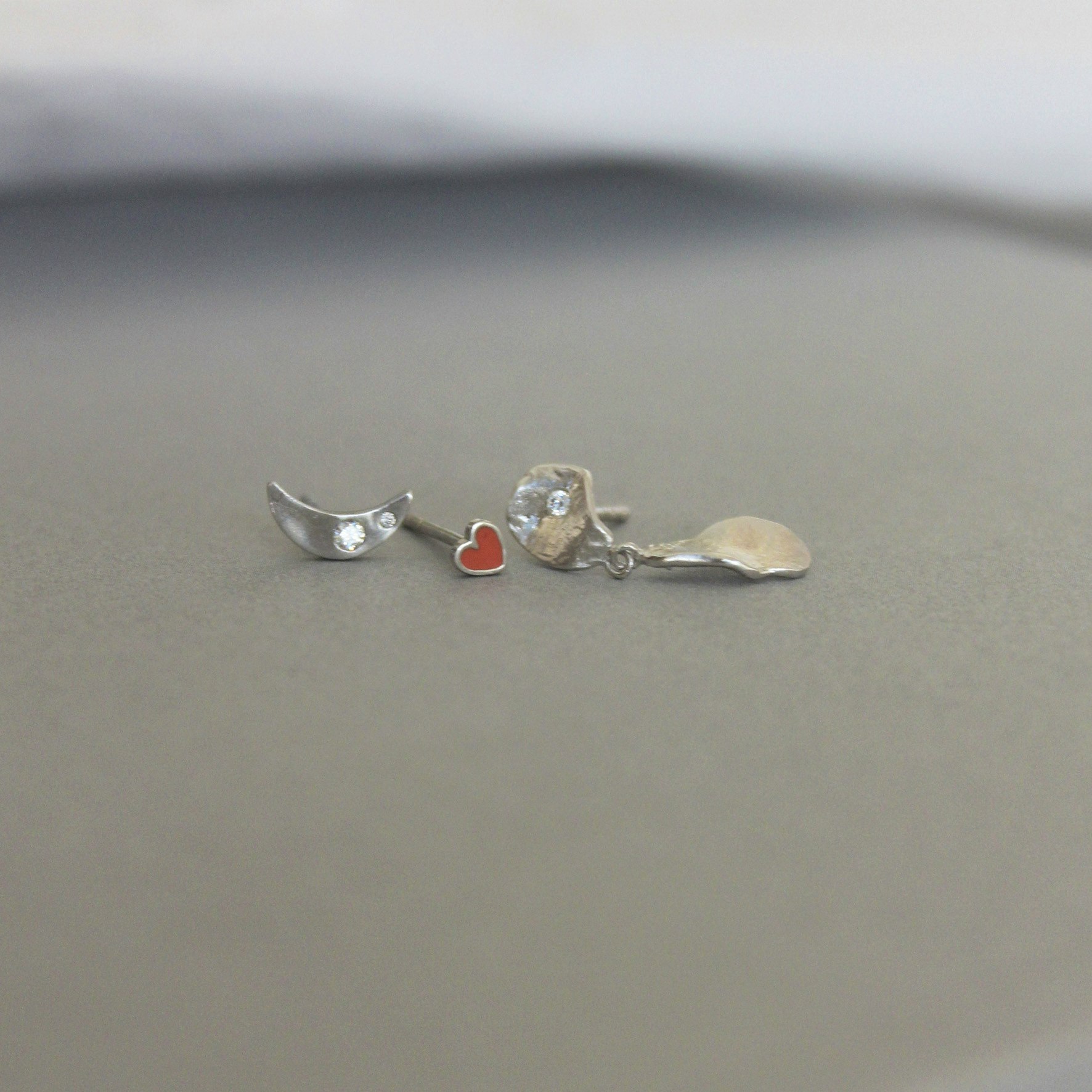 Petit Love Heart Coral Earstick fra STINE A Jewelry i Forgylt-Sølv Sterling 925