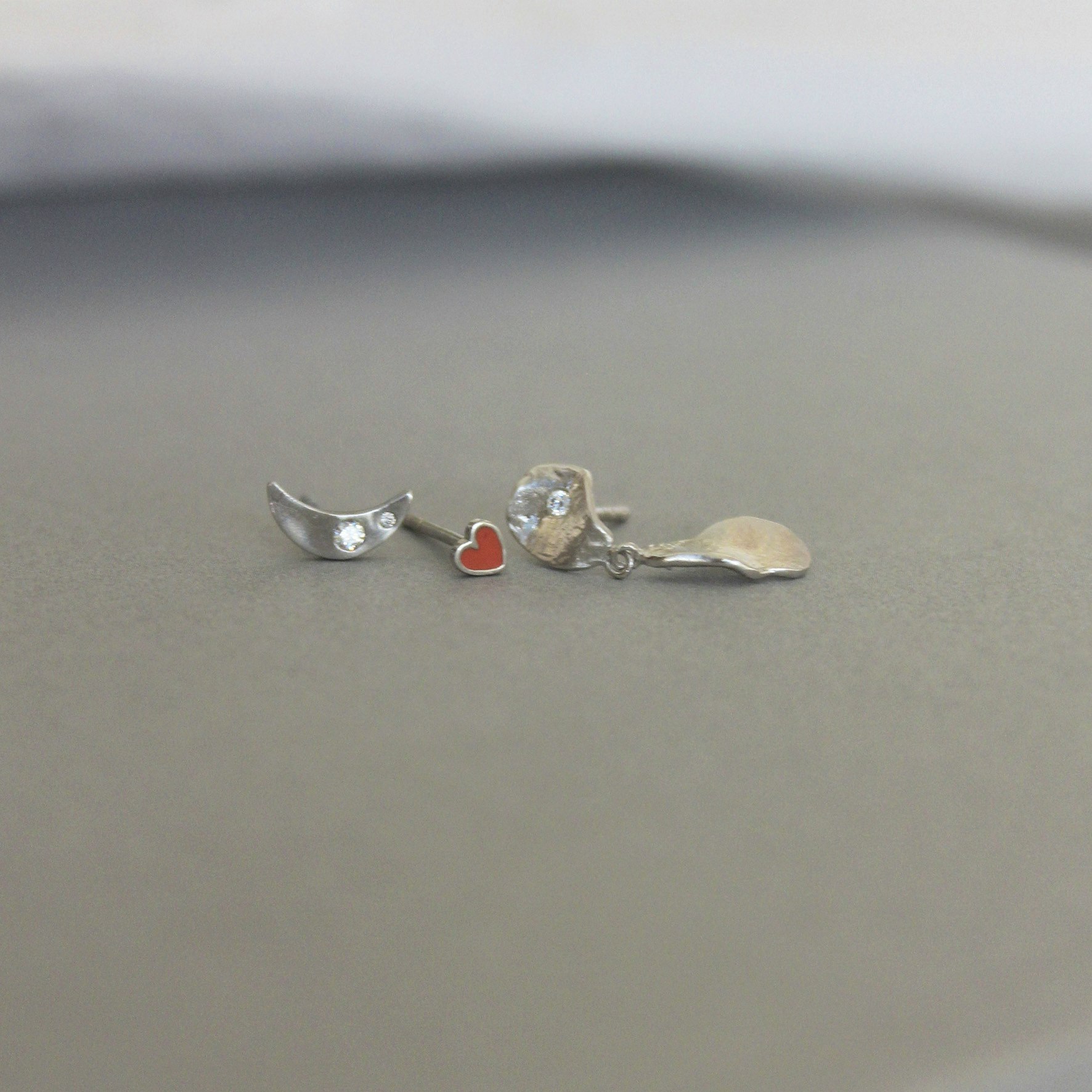 Petit Love Heart Coral Earstick fra STINE A Jewelry i Forgylt-Sølv Sterling 925