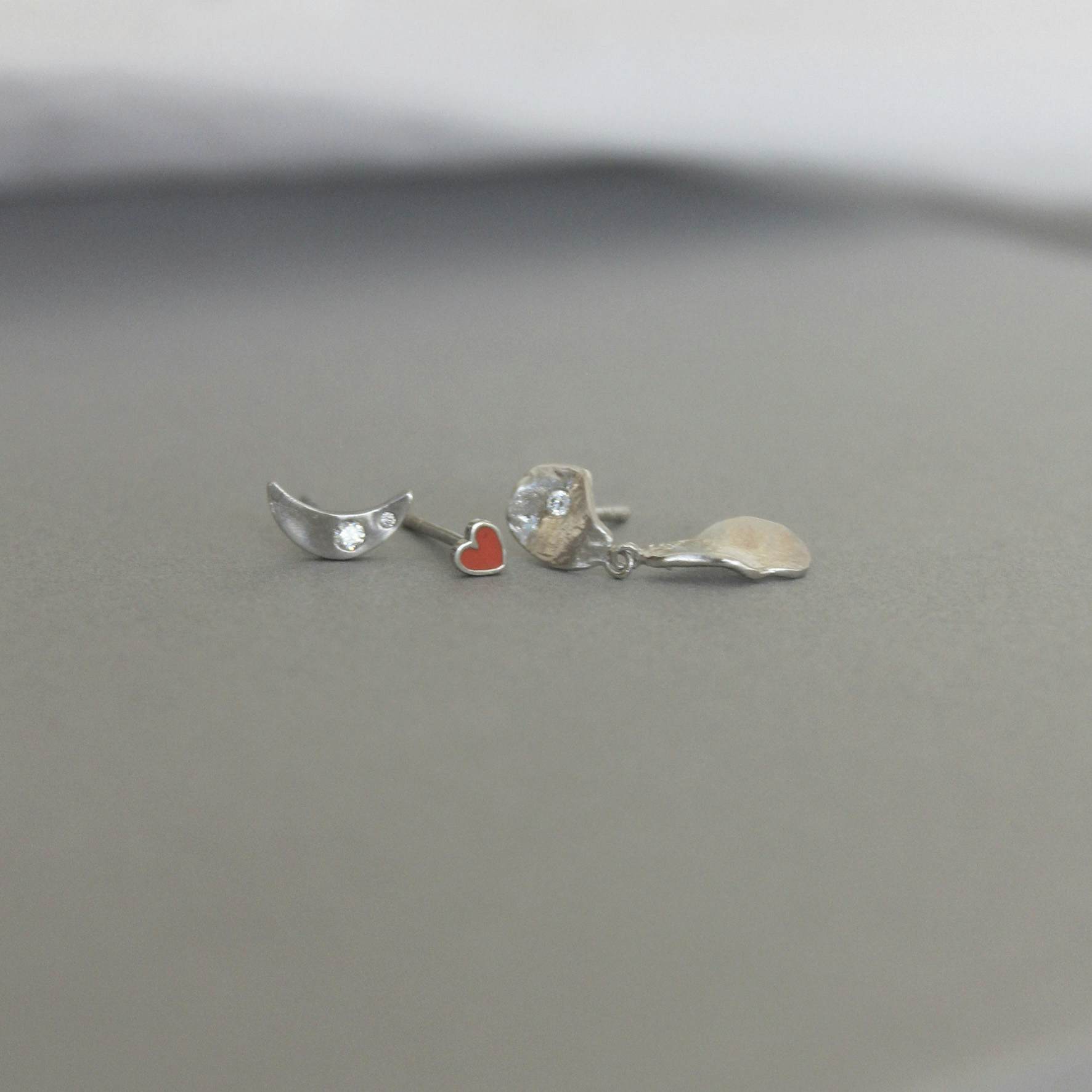 Petit Love Heart Coral Earstick fra STINE A Jewelry i Sølv Sterling 925
