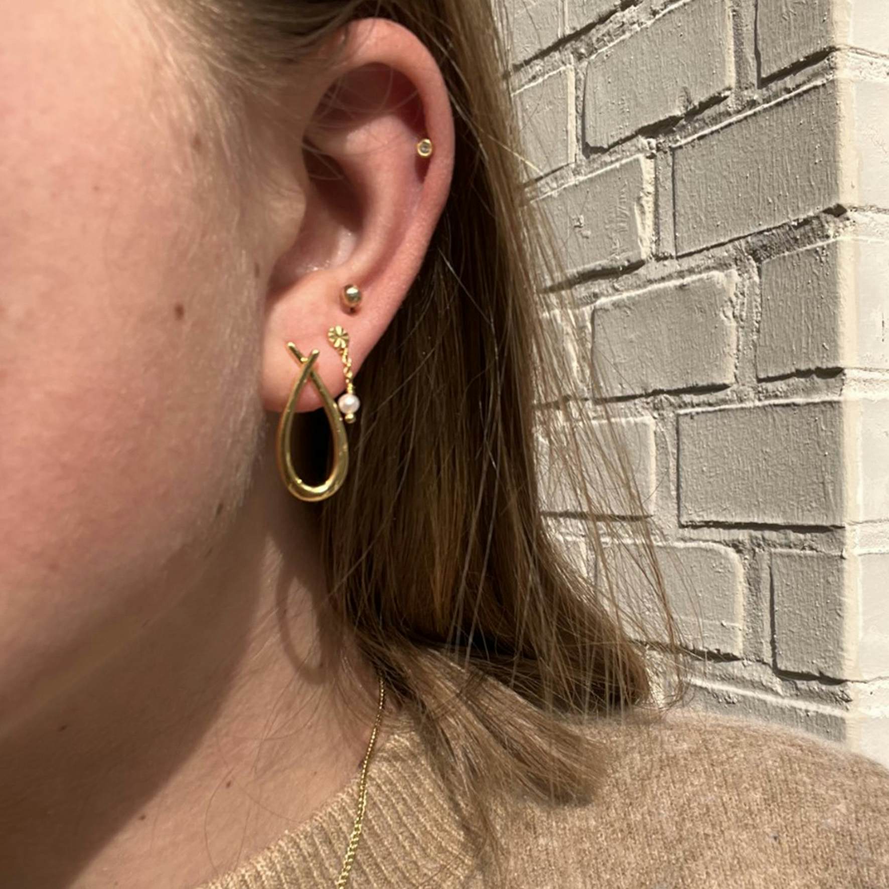 Attitude Medium earrings von Izabel Camille in Vergoldet-Silber Sterling 925