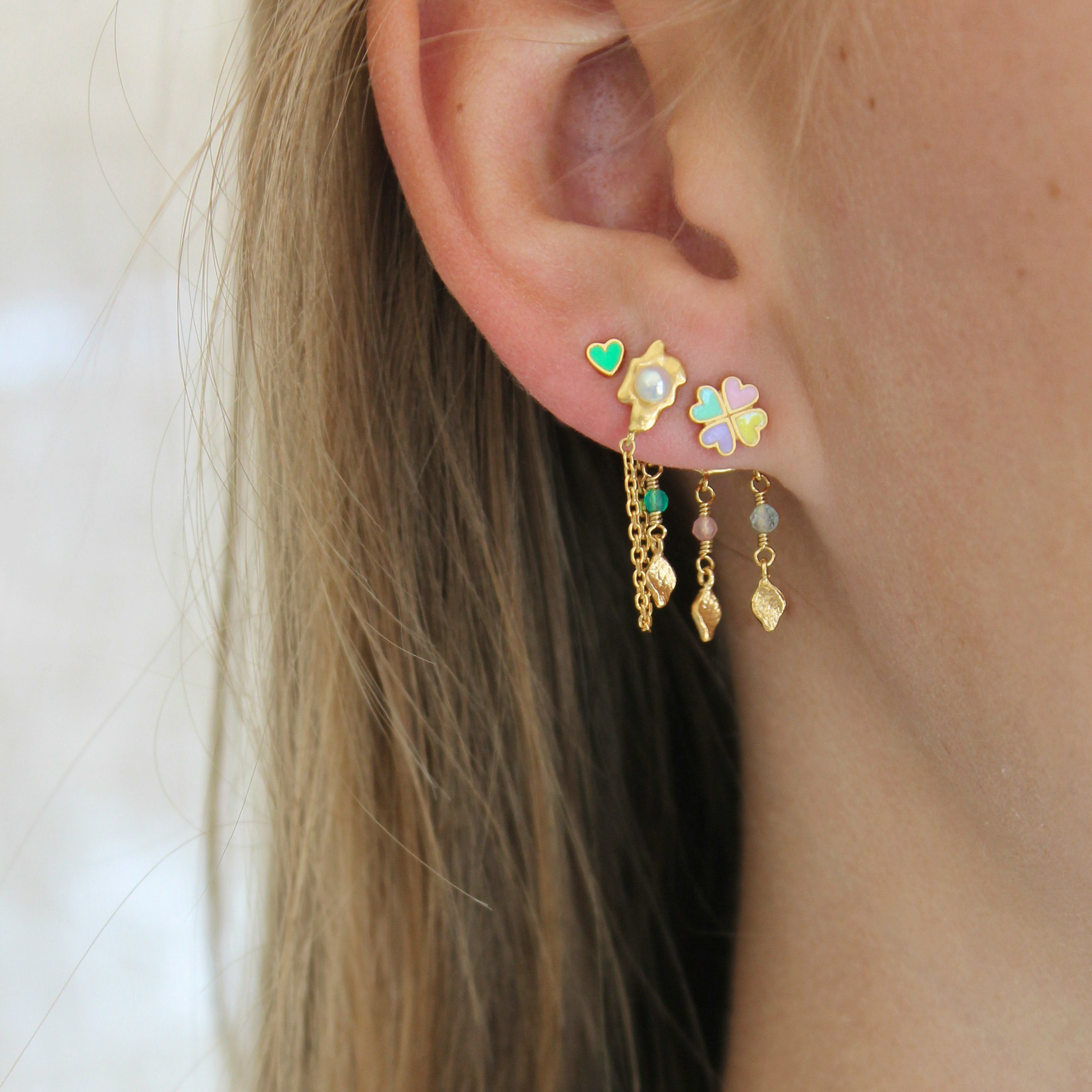 Petit Love Heart Grass Green Enamel Earring fra STINE A Jewelry i Forgyldt-Sølv Sterling 925