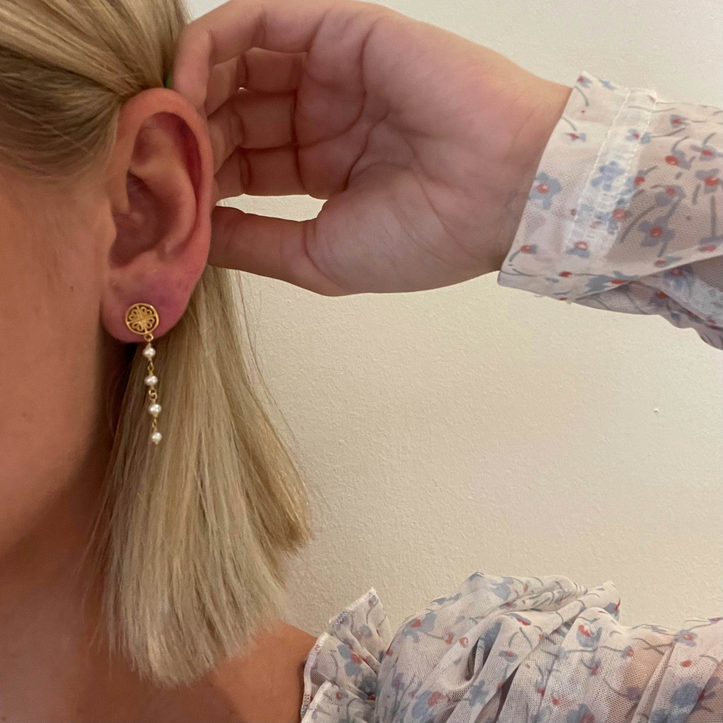 Balance Earrings With Pearl