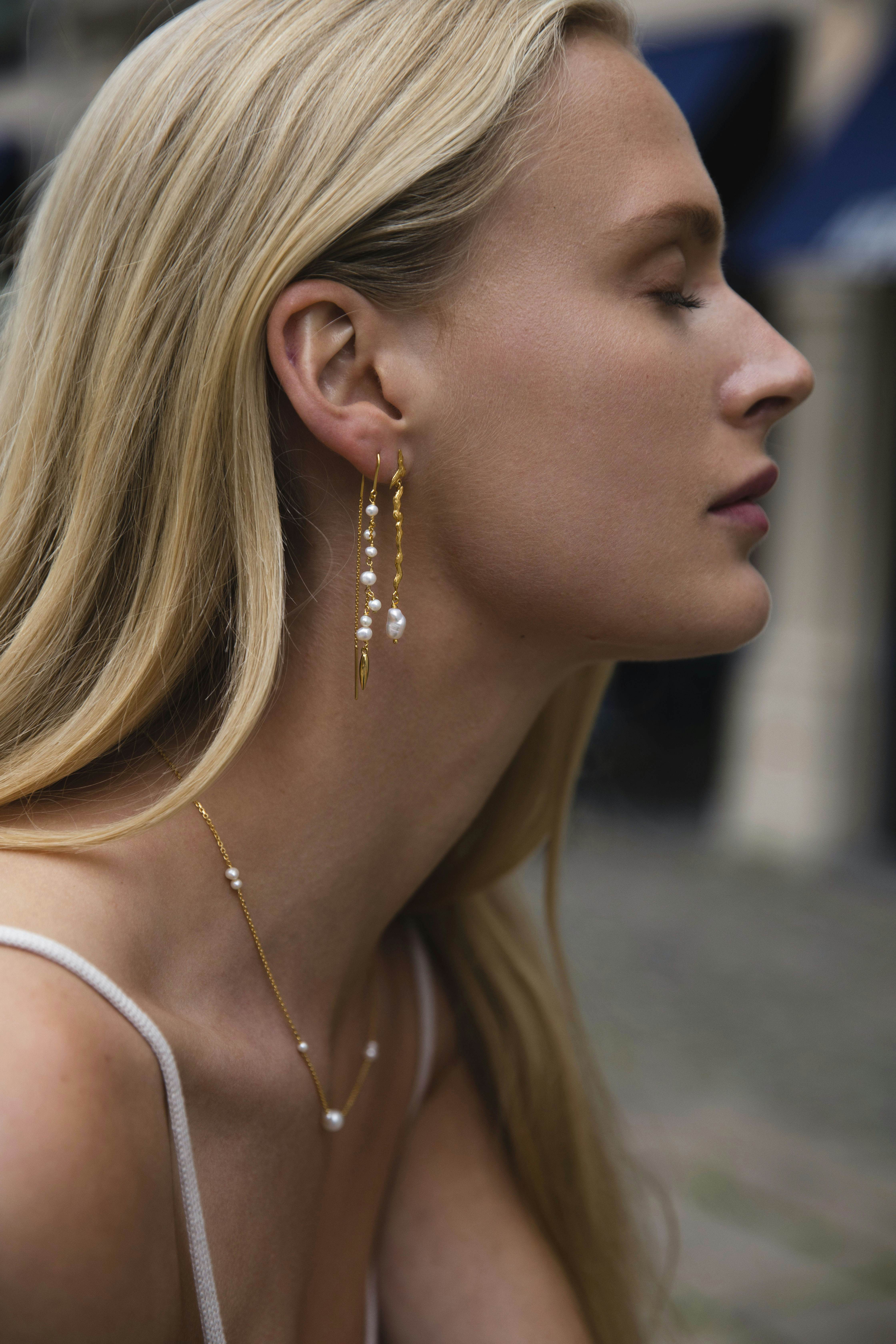 Fairy Long Earrings von Izabel Camille in Vergoldet-Silber Sterling 925|Freshwater Pearl