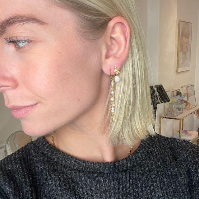 Fairy Earrings With Pearl från Izabel Camille i Förgyllt-Silver Sterling 925