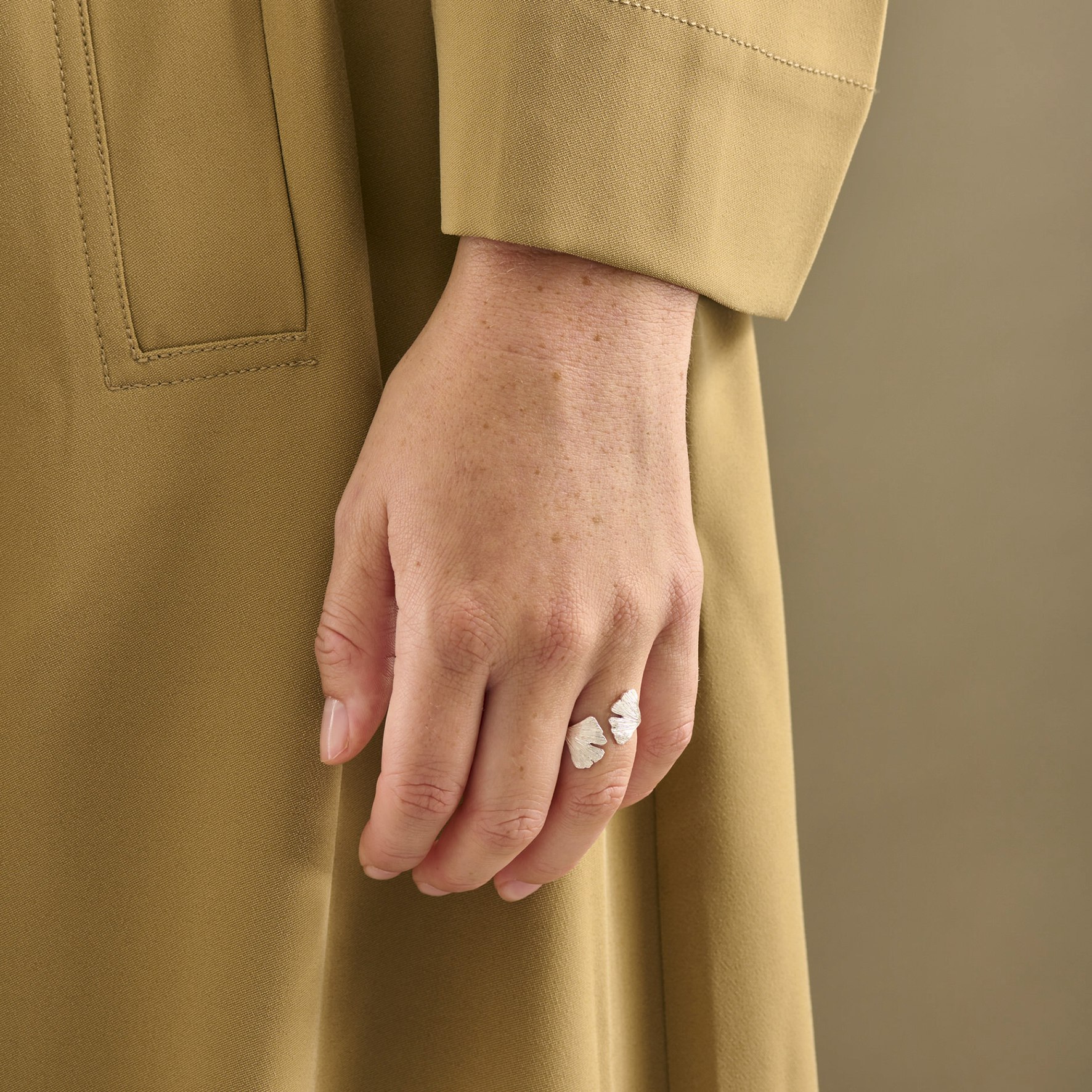 Biloba Ring