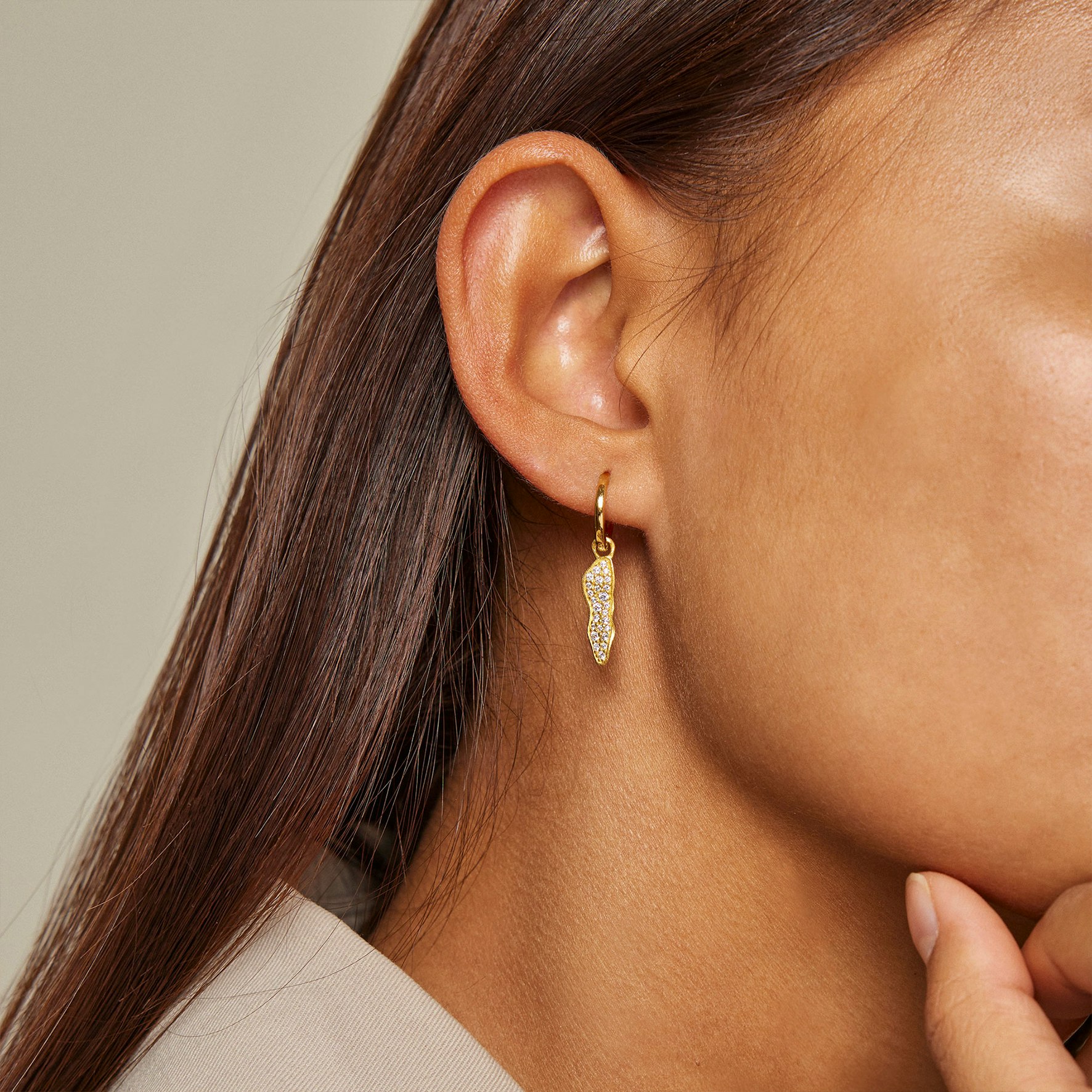 Sparkling Julia Hoops fra Enamel Copenhagen i Forgylt-Sølv Sterling 925