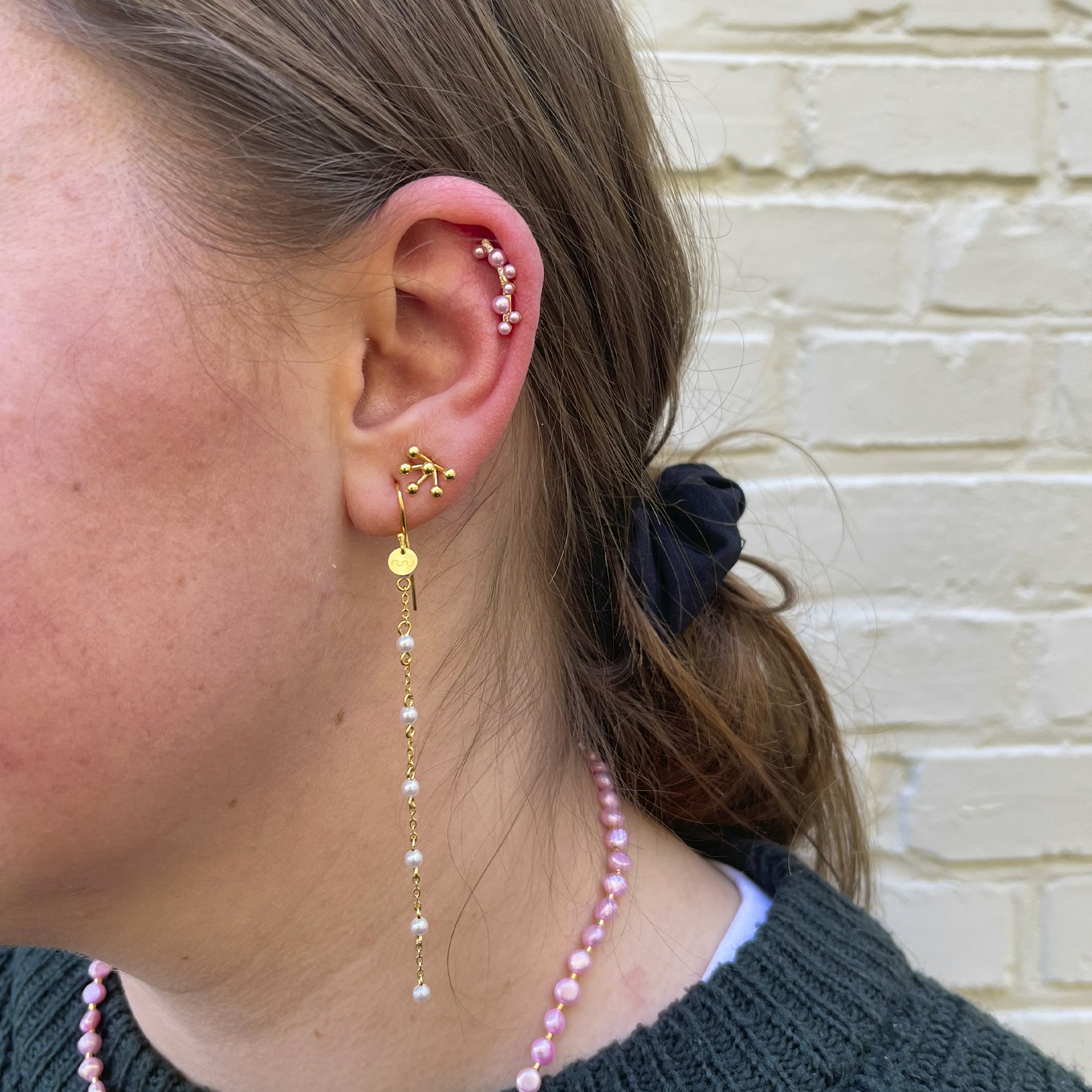 Ally Pearl Earring von Nuni Copenhagen in Vergoldet-Silber Sterling 925
