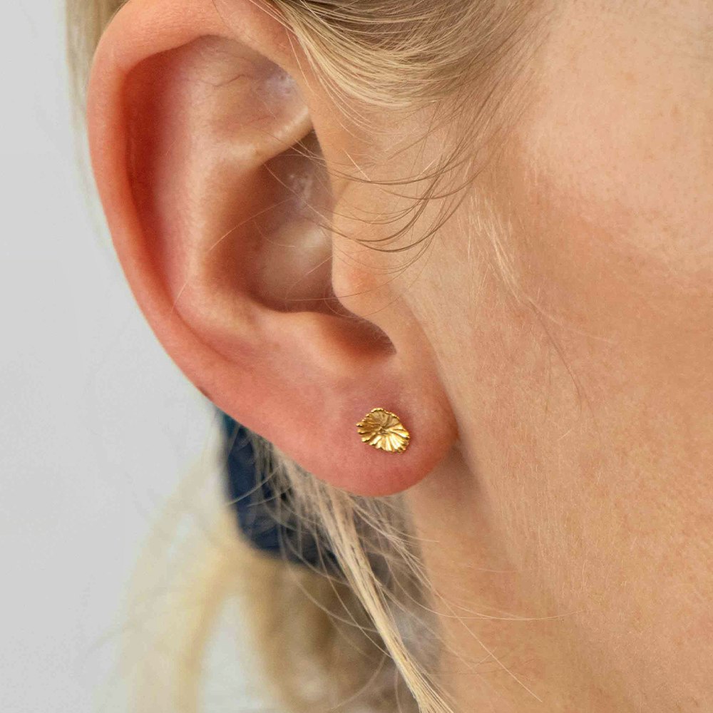 Dagmar Mini Studs von Hultquist Copenhagen in Vergoldet-Silber Sterling 925
