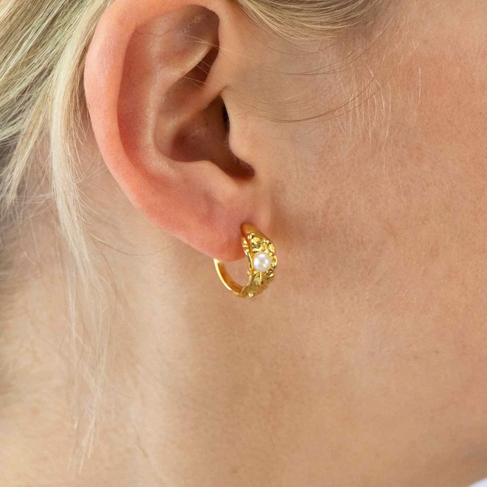Kamma Pearl Earrings fra Hultquist Copenhagen i Forgylt-Sølv Sterling 925