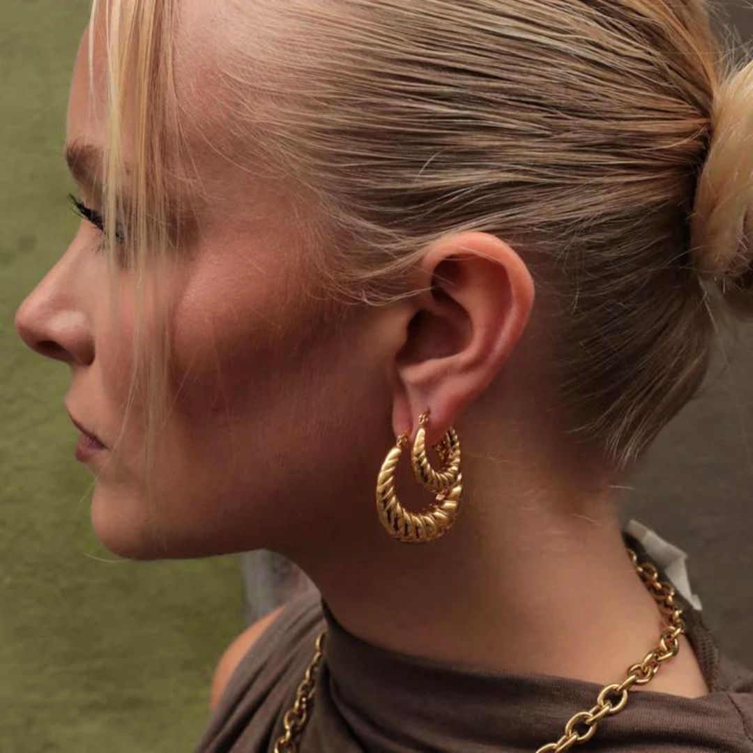 Nora Medium Earrings von Sistie 2nd in Vergoldetes Edelstahl