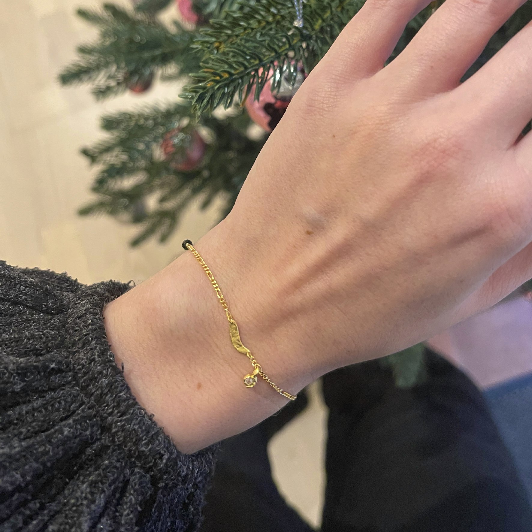 Flow Splash Bracelet With Stones