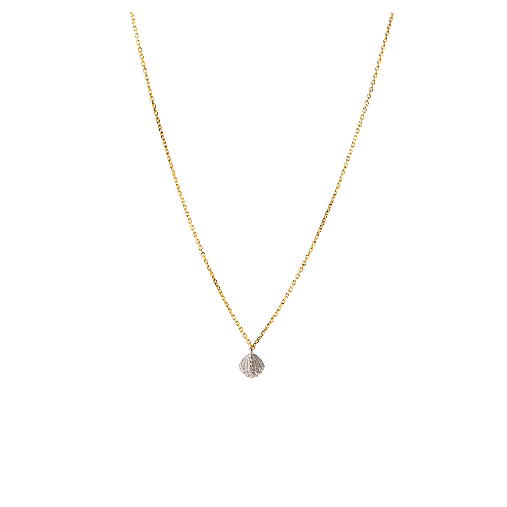 Tres Petit Vintage Shell Necklace