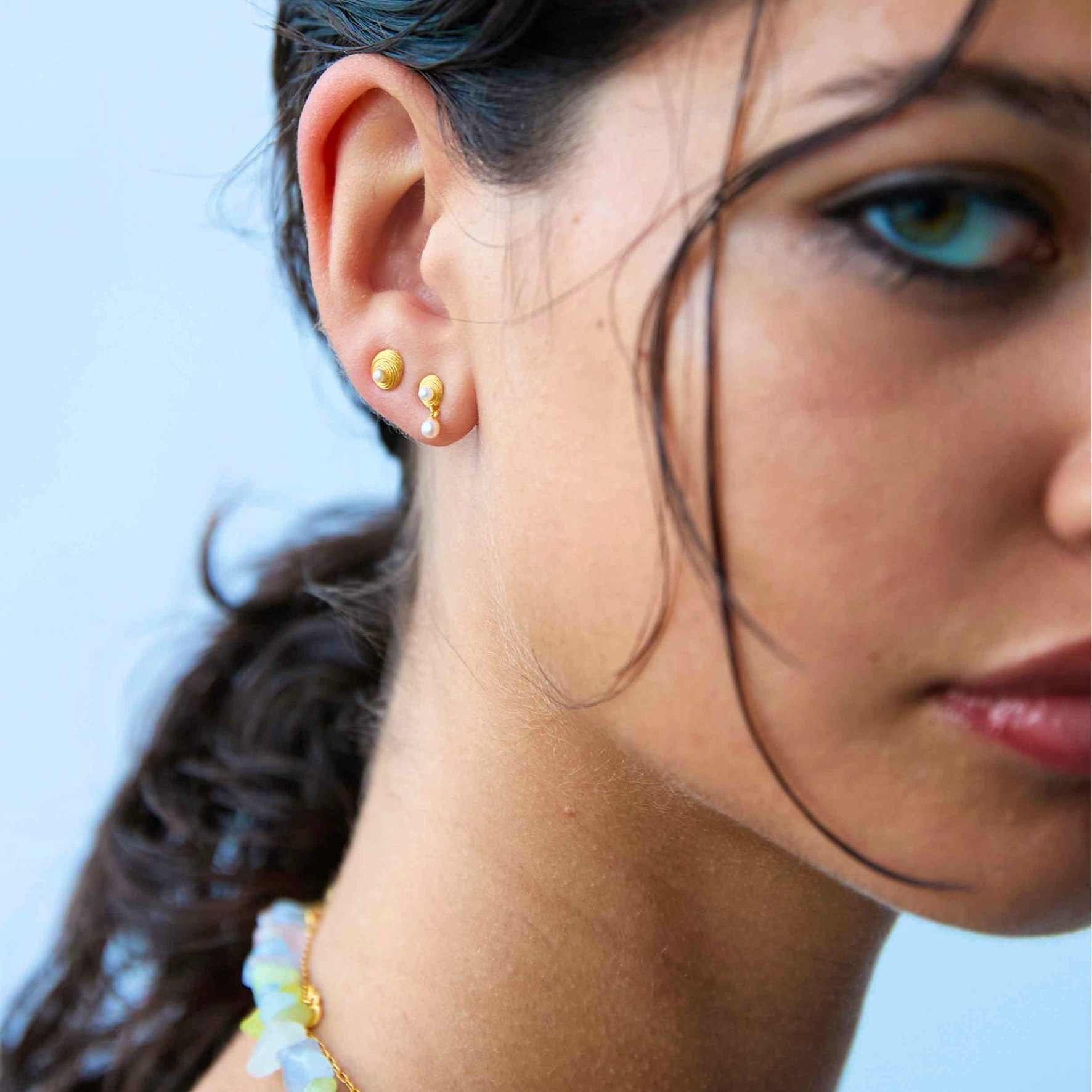 Shelly Mini Earrings fra Hultquist Copenhagen i Forgyldt-Sølv Sterling 925