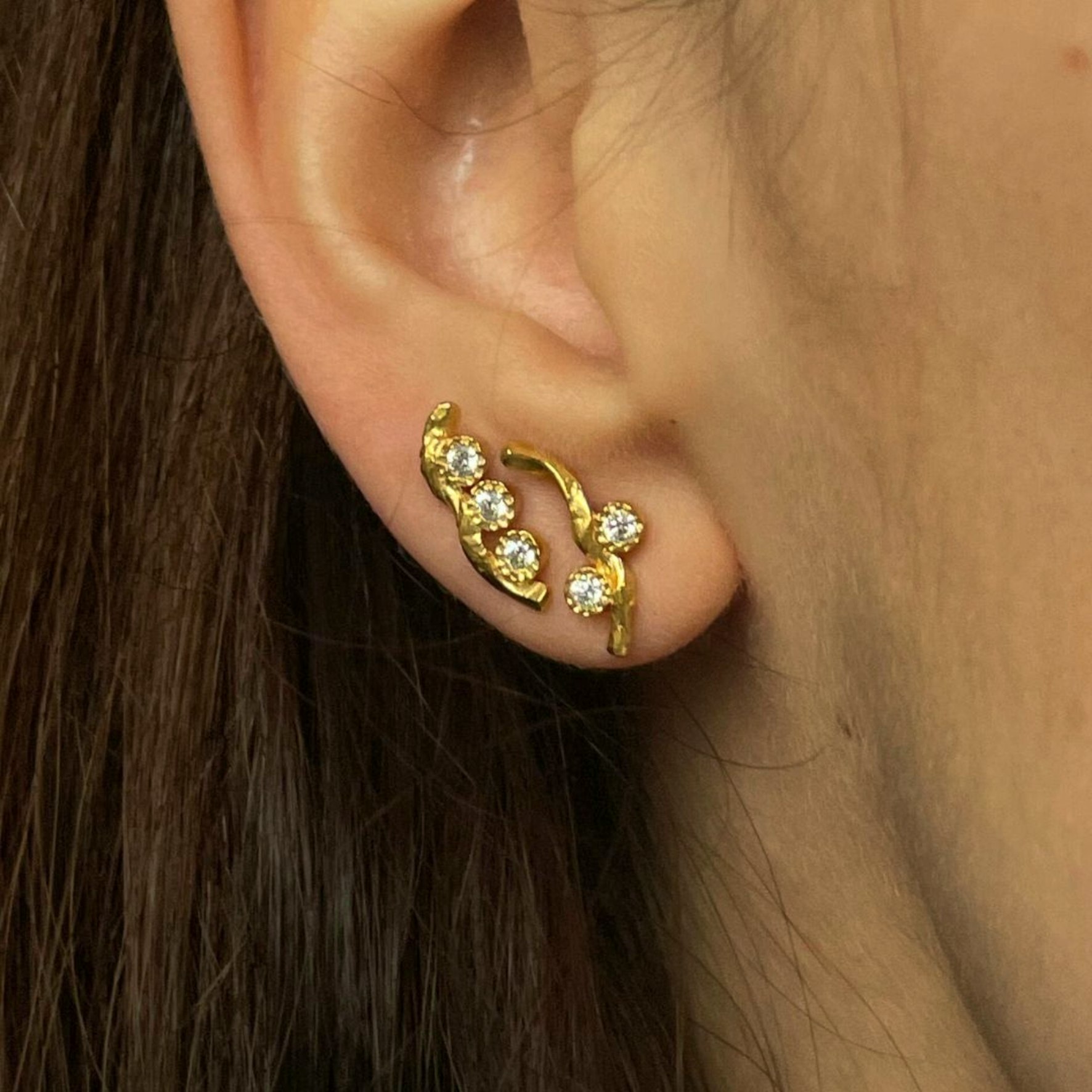 Flow Earring With Three Stones de STINE A Jewelry dans Plaqué or-Argent Sterling 925