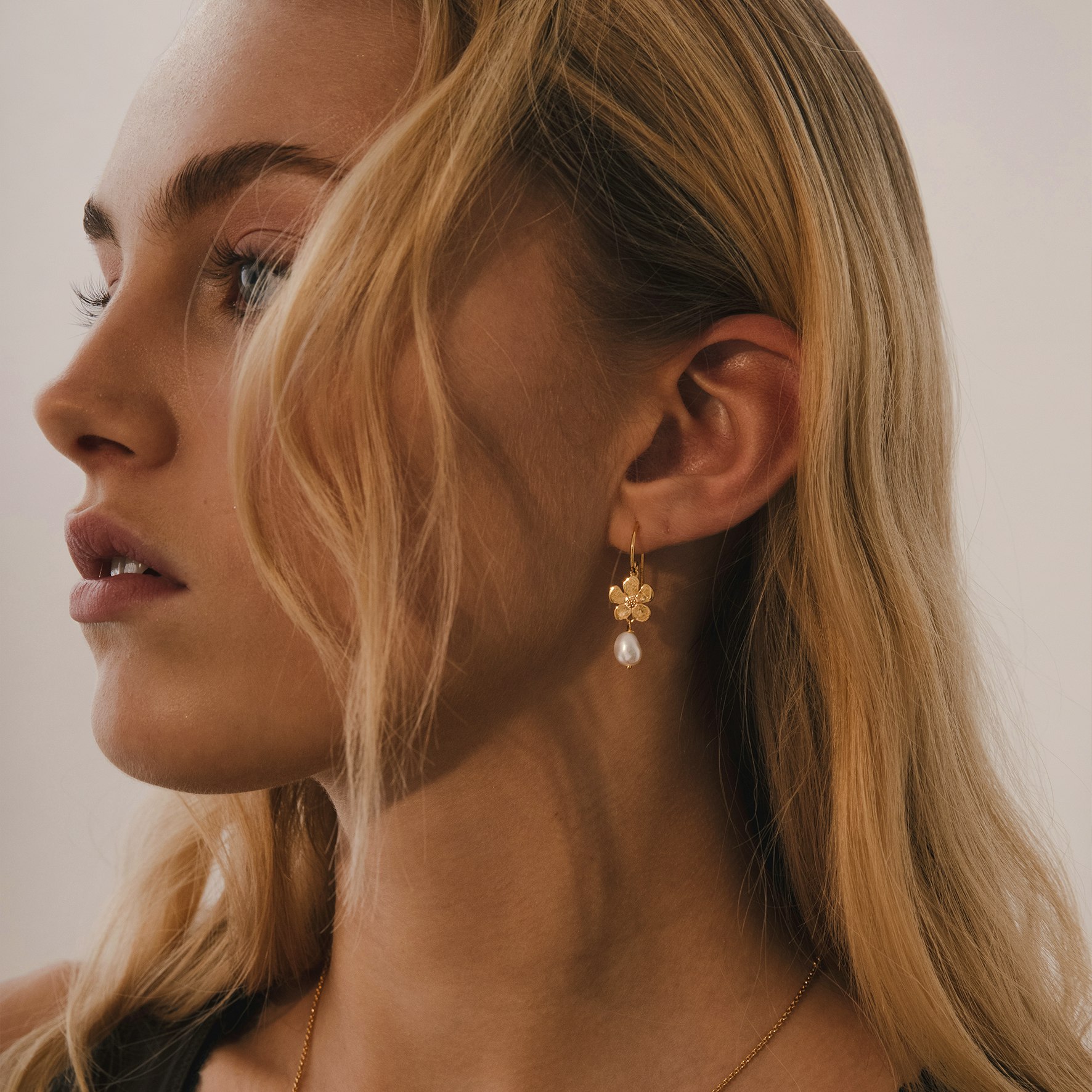 Pansy Earrings fra Izabel Camille i Forgyldt-Sølv Sterling 925