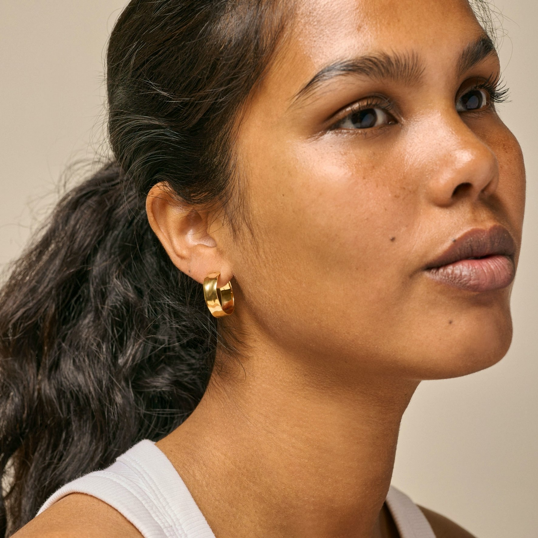 Sandra Wide Hoops fra Enamel Copenhagen i Forgyldt-Sølv Sterling 925