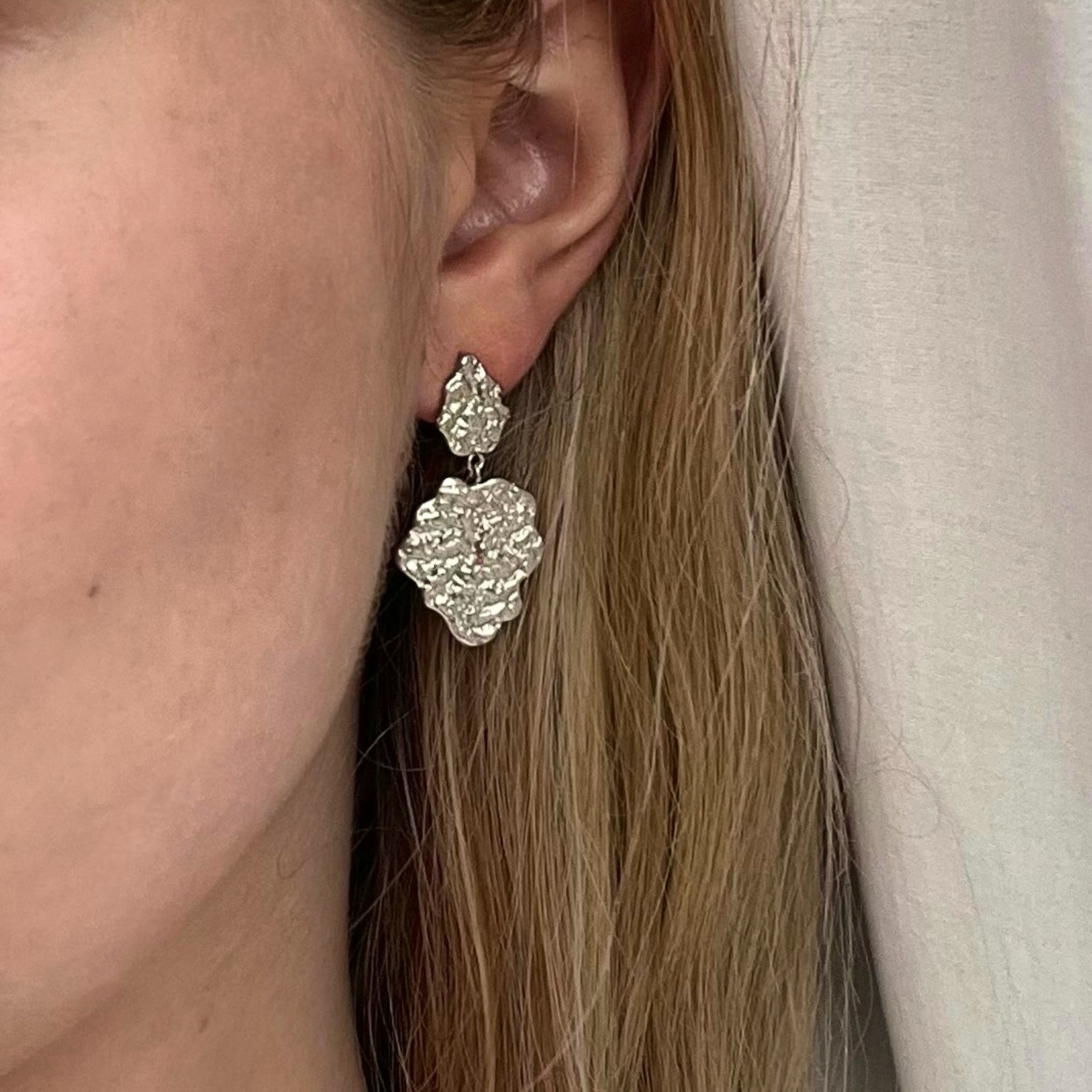 Sophia Earstuds fra Sistie 2nd i Forgyldt Rustfrit Stål