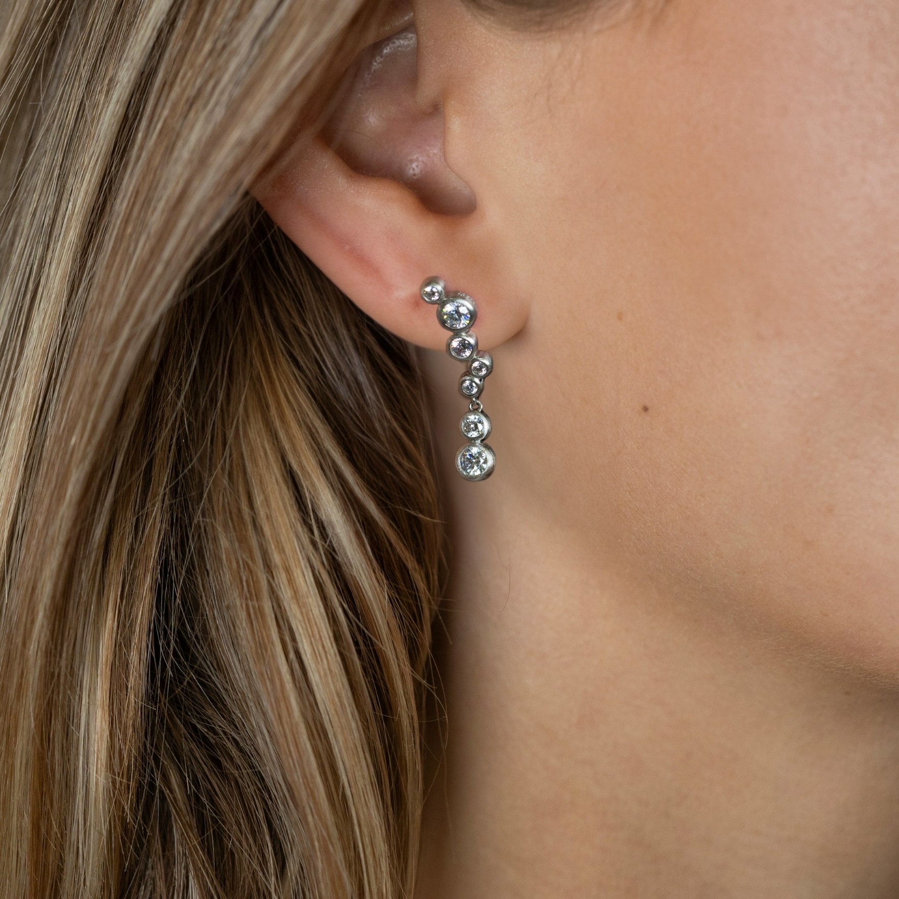 Stardust Earrings Medium fra byBiehl i Forgyldt-Sølv Sterling 925
