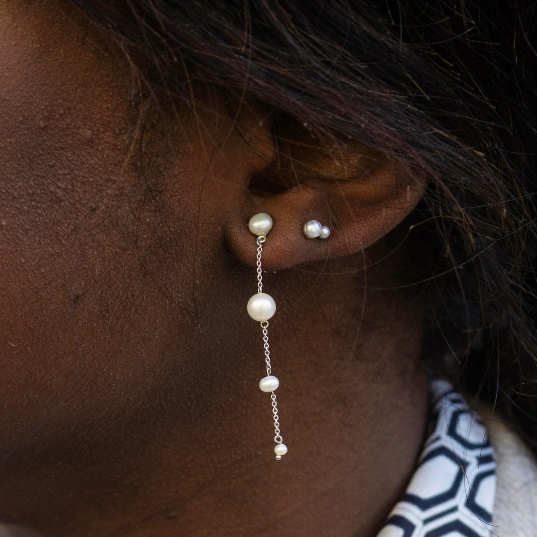 Aura Earhangers byBiehl:stä Hopea Sterling 925:ssä}