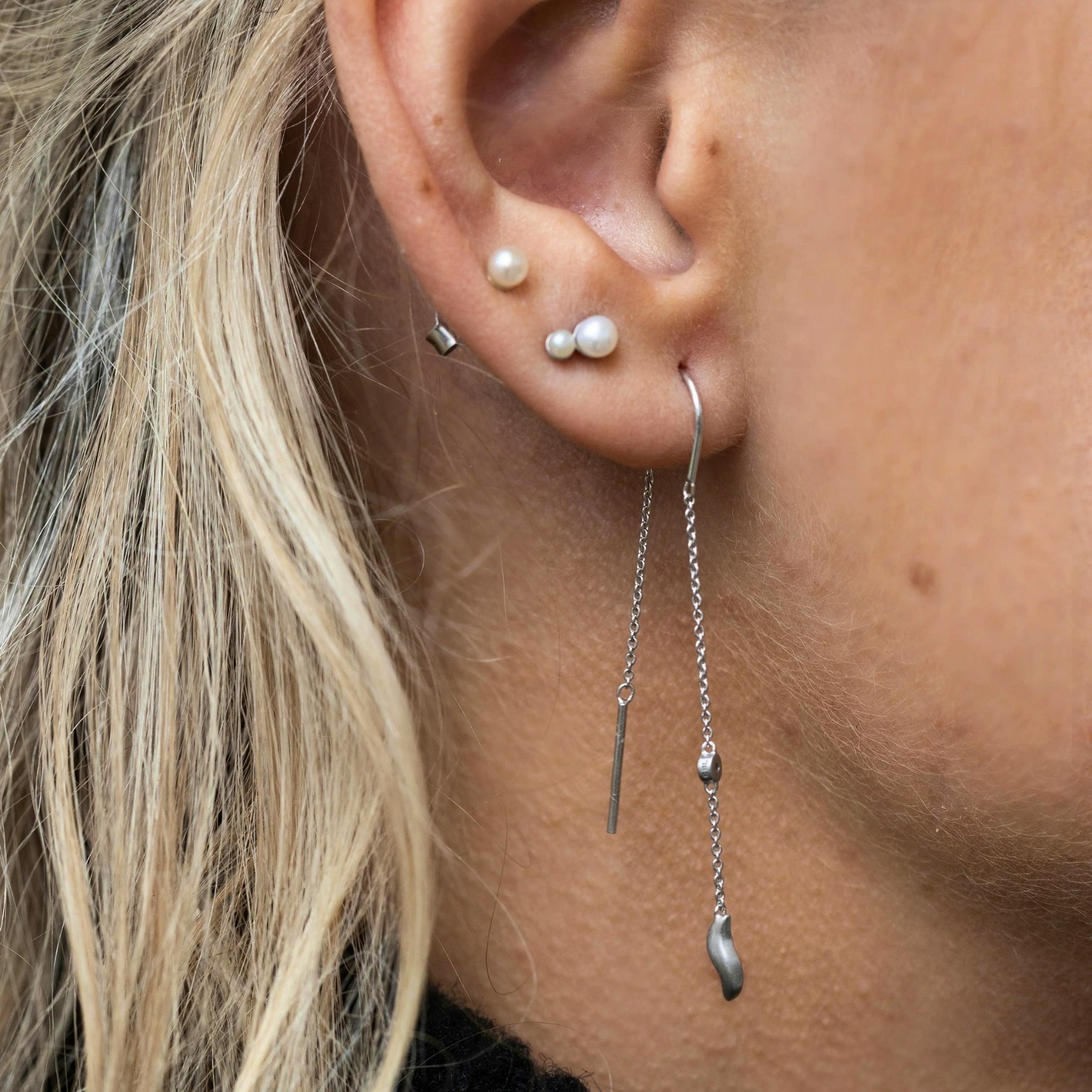 Wave Dangling Earrings fra byBiehl i Forgyldt-Sølv Sterling 925