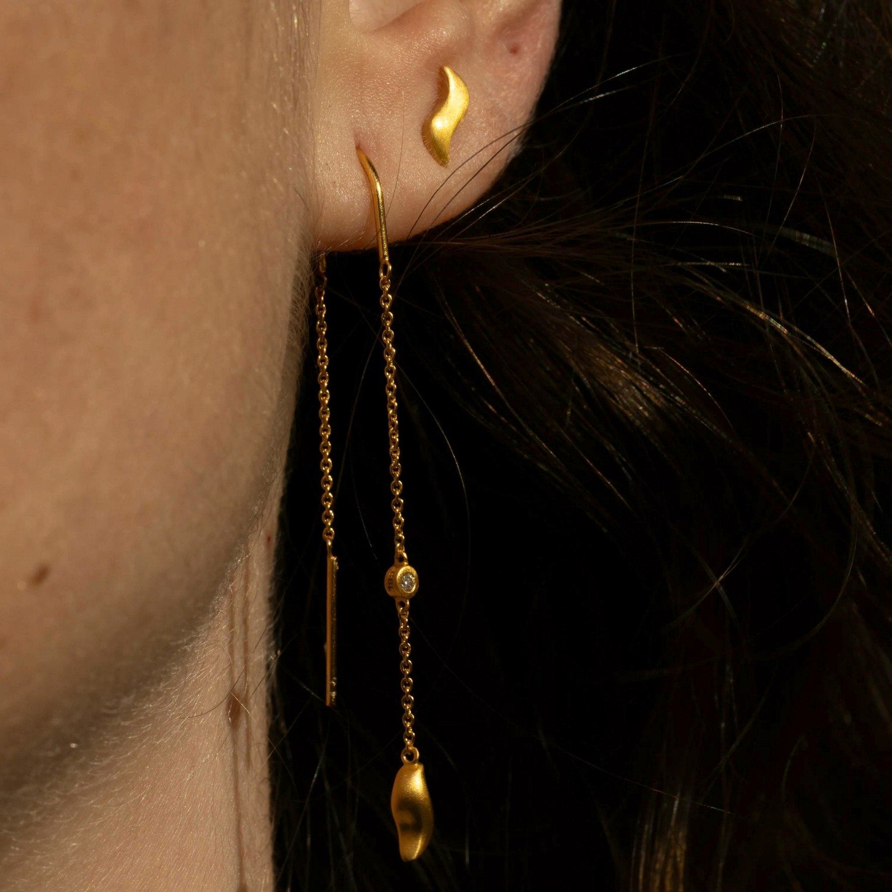 Wave Dangling Earrings fra byBiehl i Forgyldt-Sølv Sterling 925
