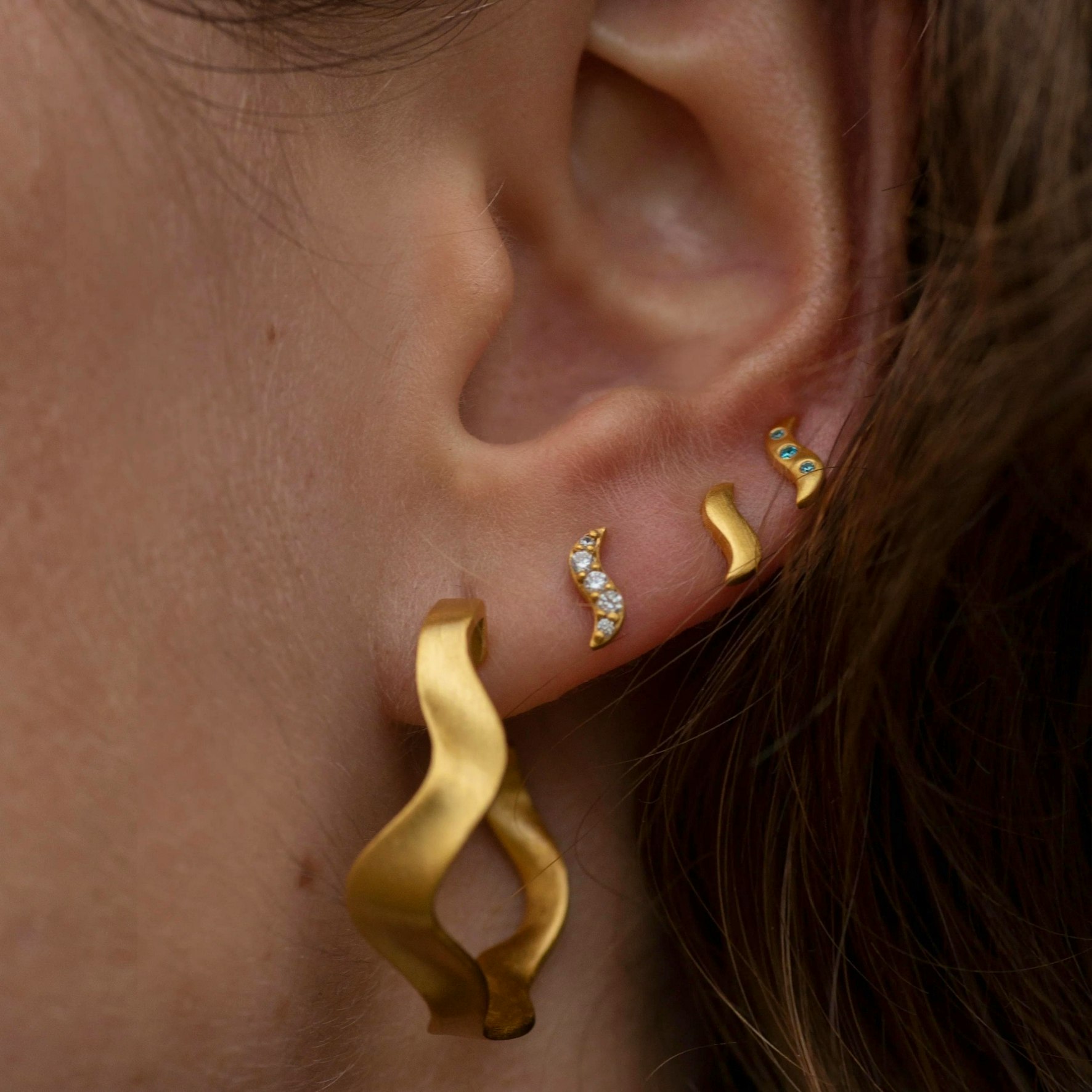 Wave Studs fra byBiehl i Sølv Sterling 925