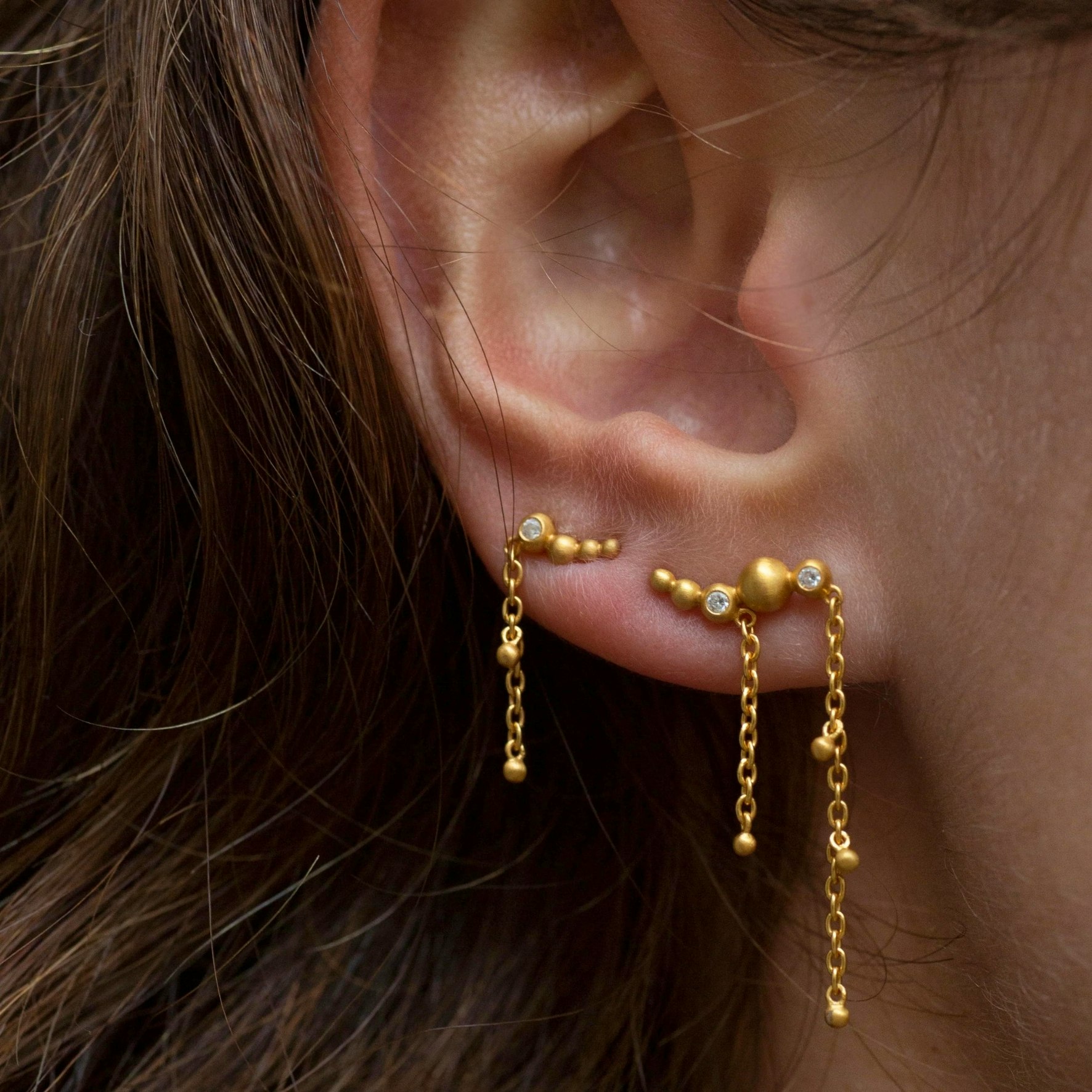 Pebbles Earclimber Strings fra byBiehl i Sølv Sterling 925