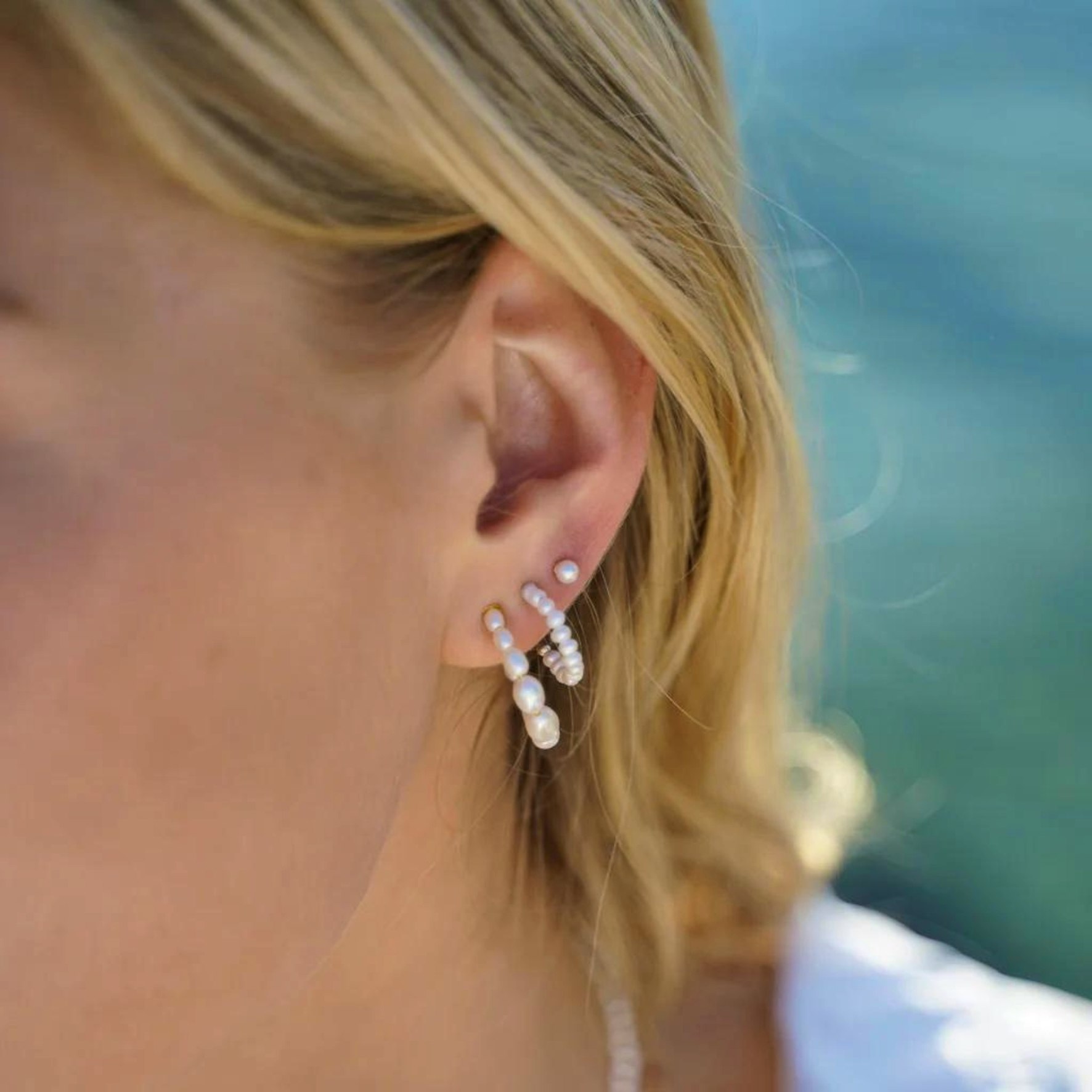 Pearl Hoops Mini fra byBiehl i Sølv Sterling 925