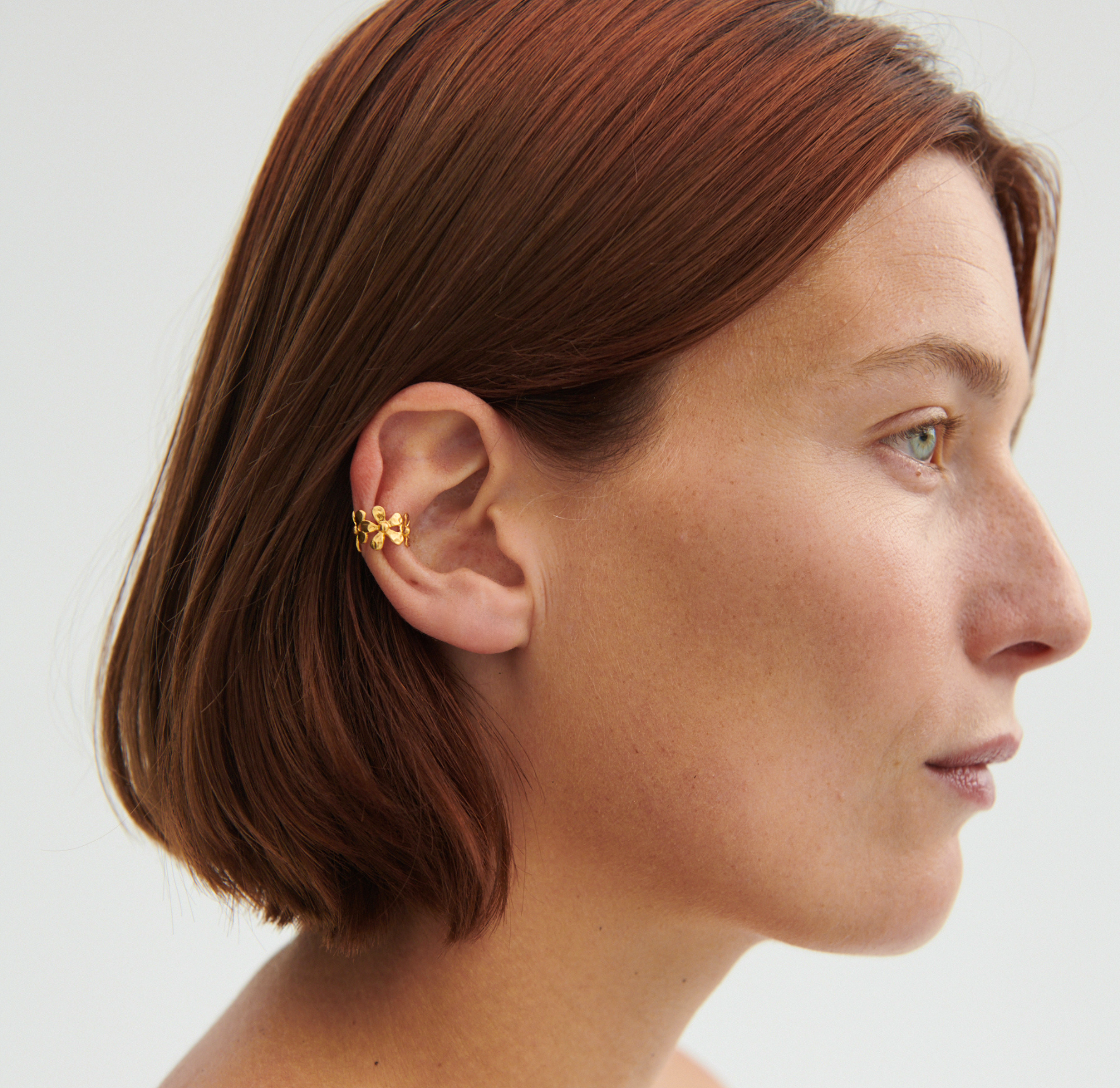 Wild Poppy Earcuff från Pernille Corydon i Förgyllt-Silver Sterling 925