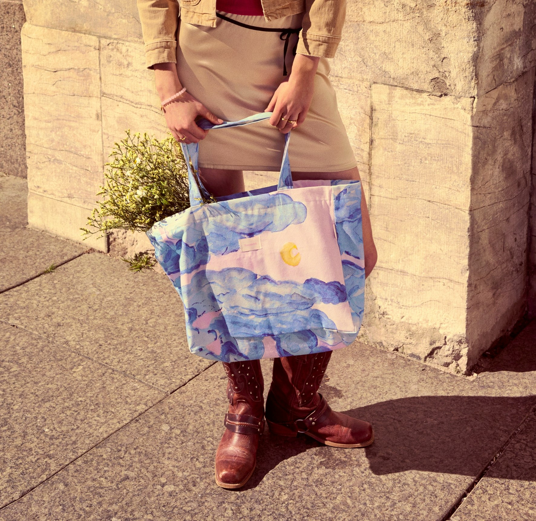 Moonshine Rose Totebag von Maanesten in Baumwolle