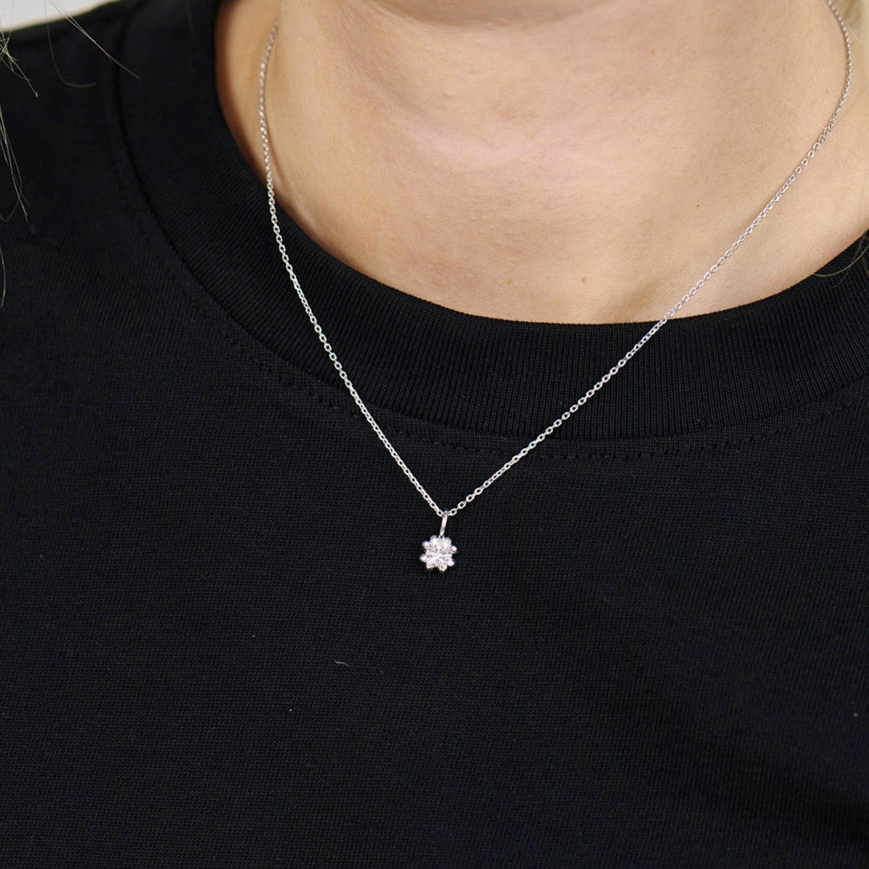 Serene Clover Necklace de Studio Z dans Argent Sterling 925
