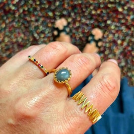 Gilded Marvels ring w. Grey Moonstone