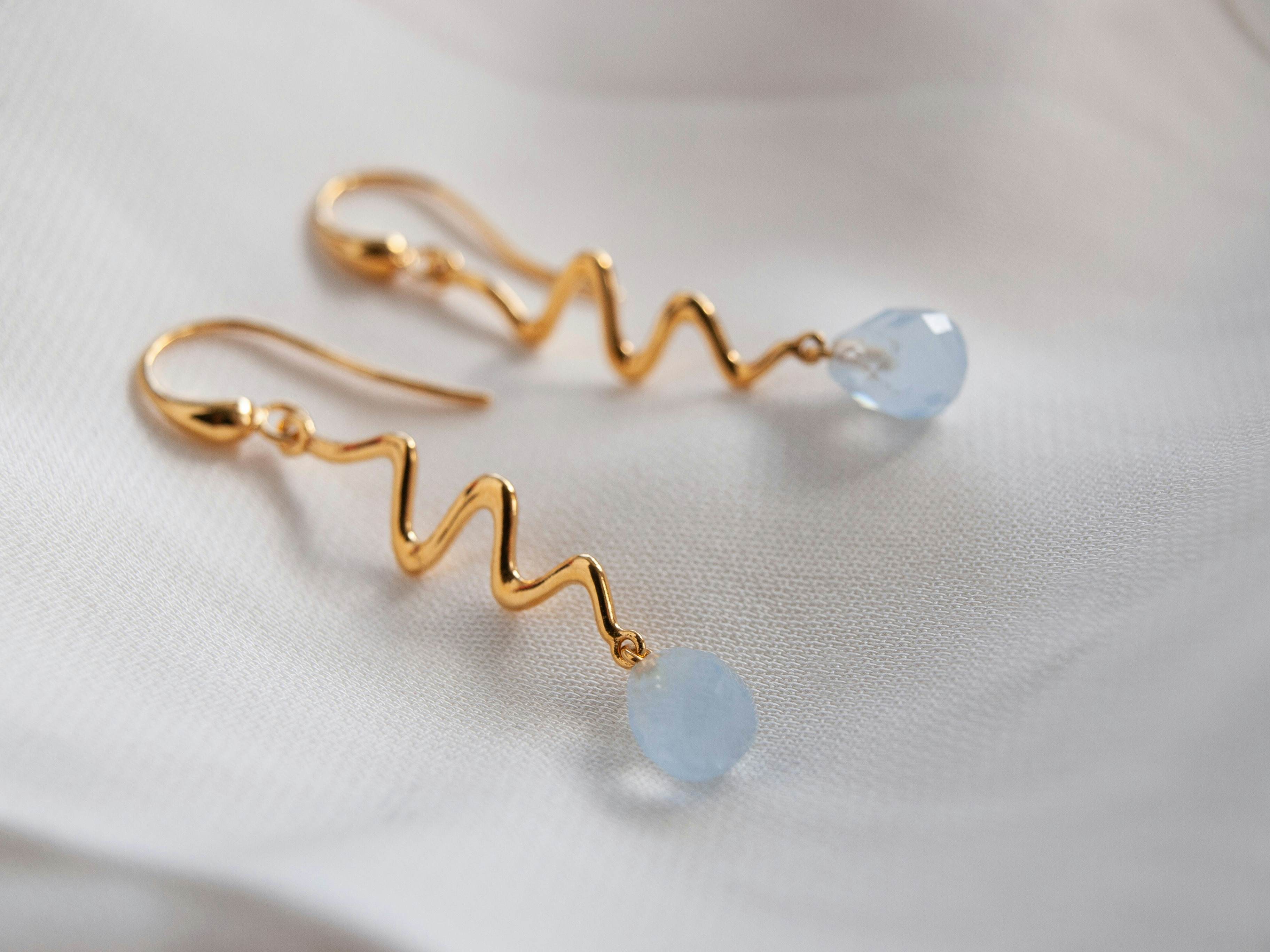 Saniya earrings blue von Izabel Camille in Vergoldet-Silber Sterling 925