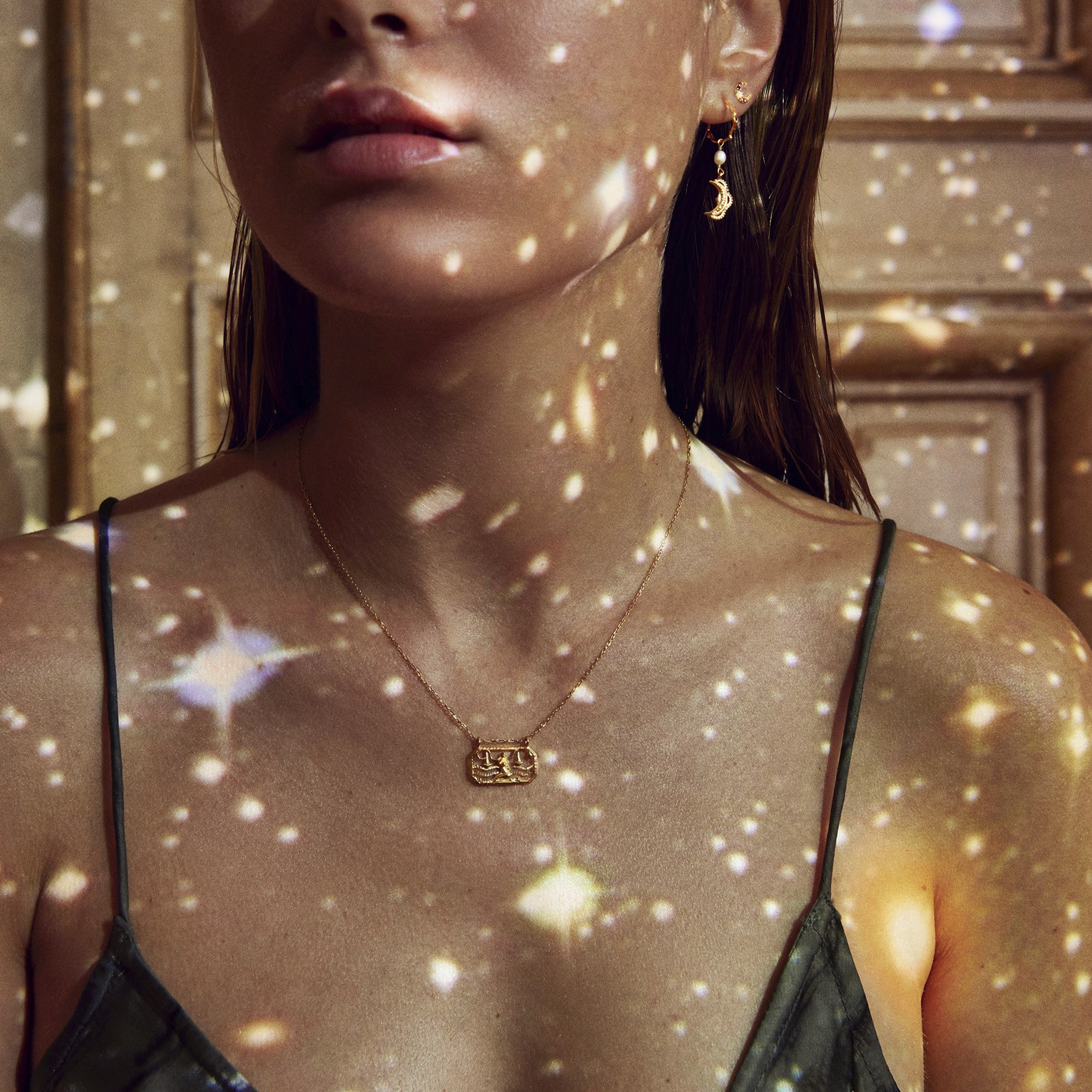 Zodiac Libra Necklace - Vægt (Sep 23 - Oct 22) fra Maanesten i Forgyldt-Sølv Sterling 925