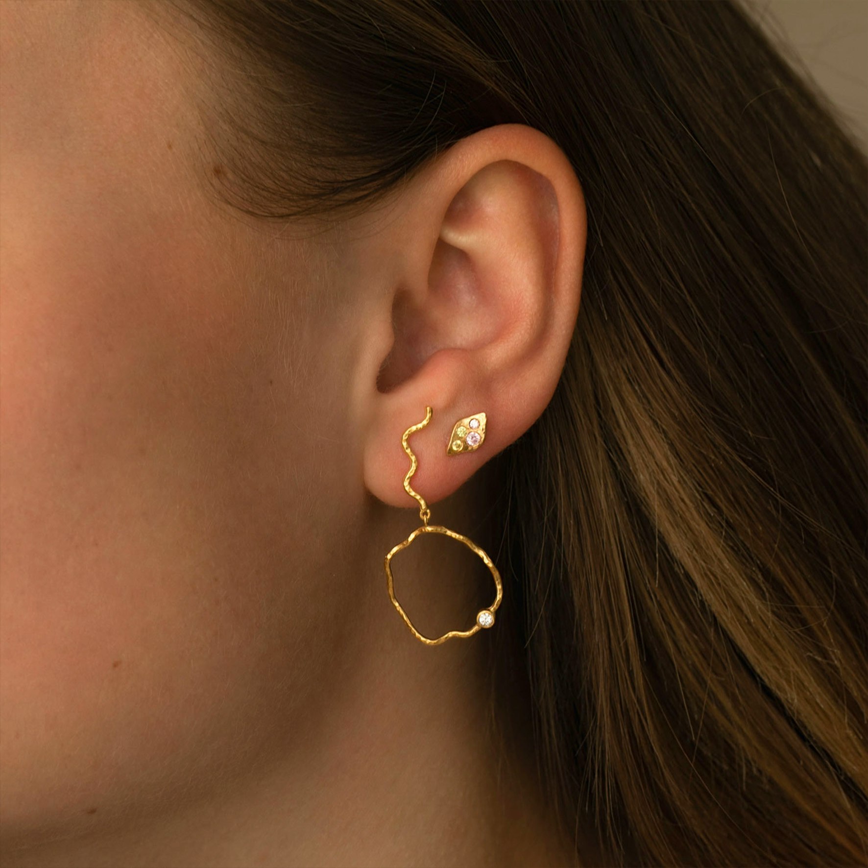 Petit Ile De L'Amour With Stones Earstick - Light Pink Sorbet fra STINE A Jewelry i Forgyldt-Sølv Sterling 925