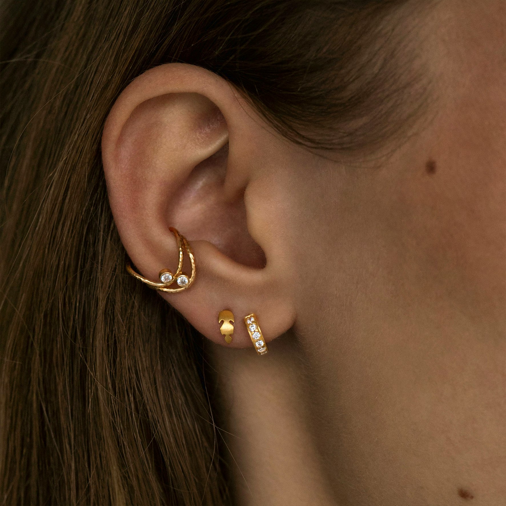 Tres Petit Creol With White Stones Earring fra STINE A Jewelry i Forgyldt-Sølv Sterling 925