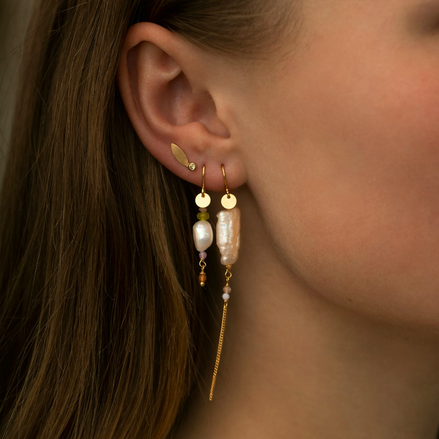 Long Baroque Pearl with Chain Earring Peach Sorbet fra STINE A Jewelry i Forgyldt-Sølv Sterling 925