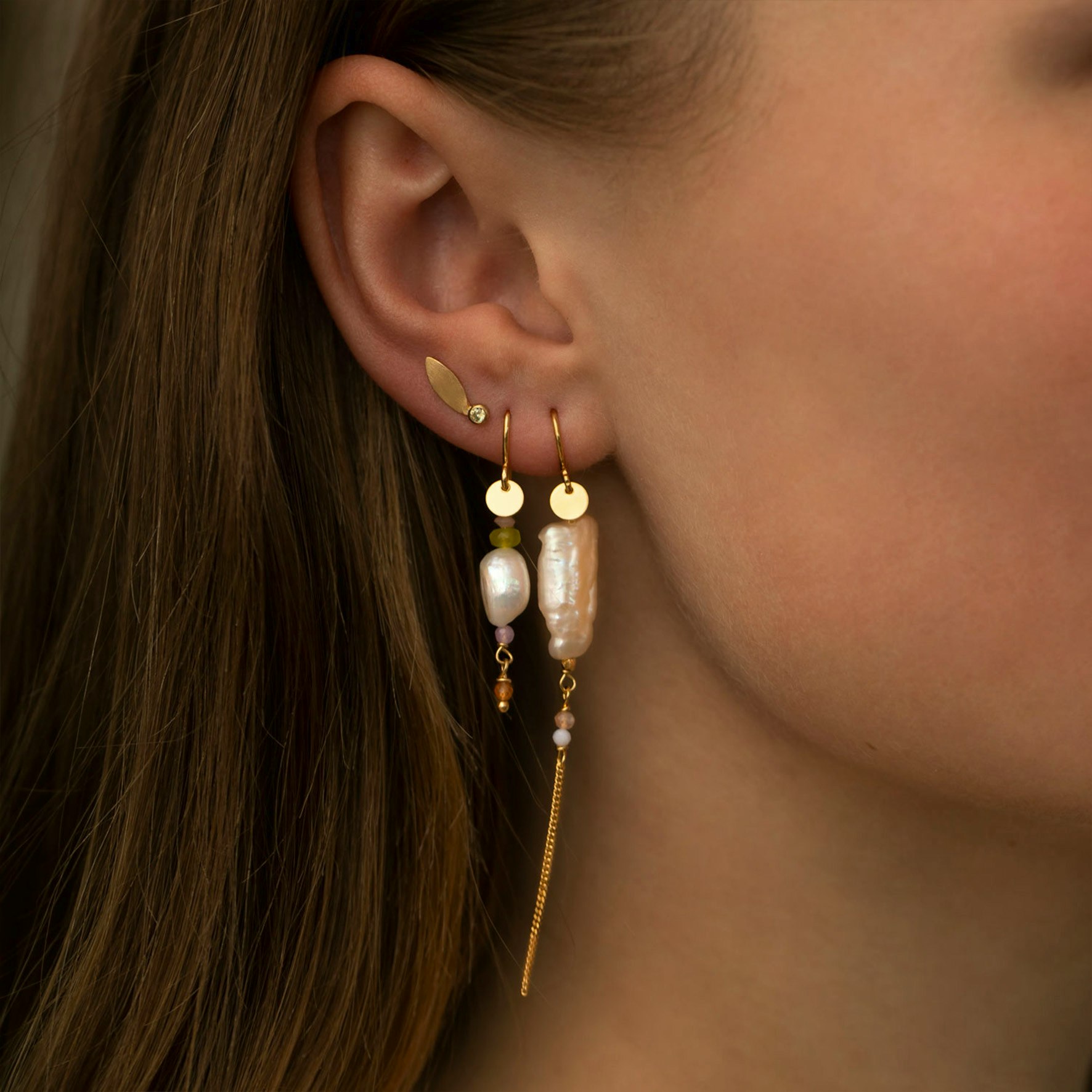 Long Baroque Pearl Earring Peach Sorbet fra STINE A Jewelry i Forgylt-Sølv Sterling 925