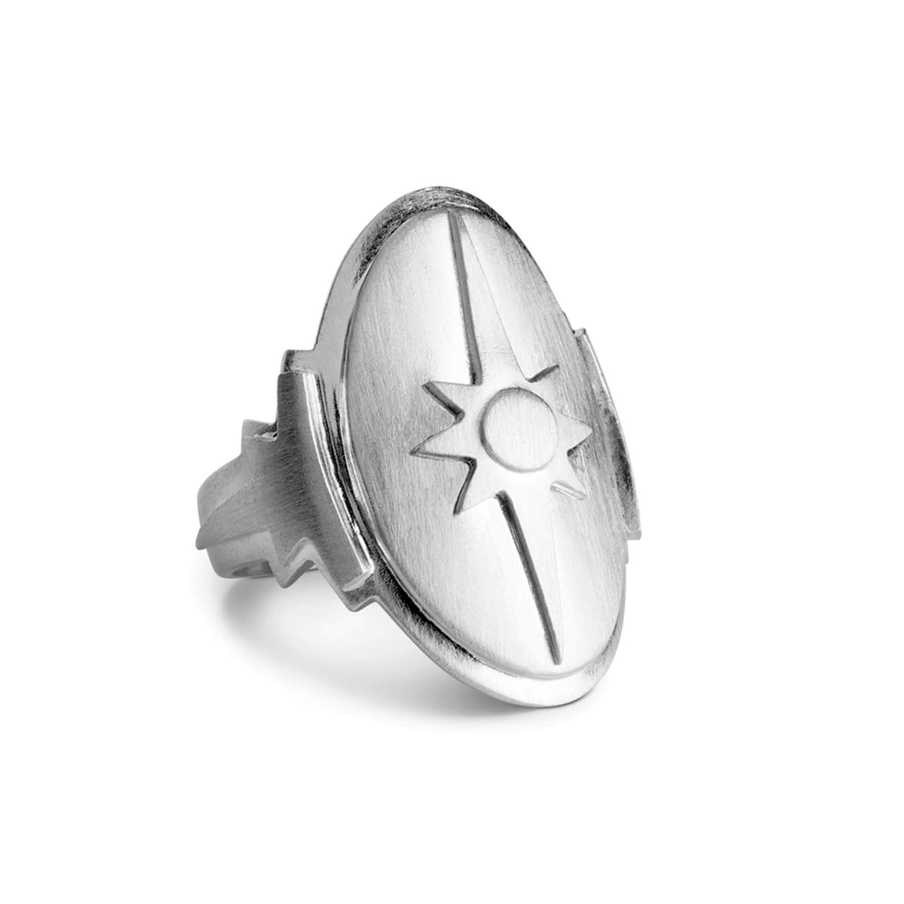 ornament Fremtrædende liter Find Shield Ring fra Jane Kønig i Sølv Sterling 925