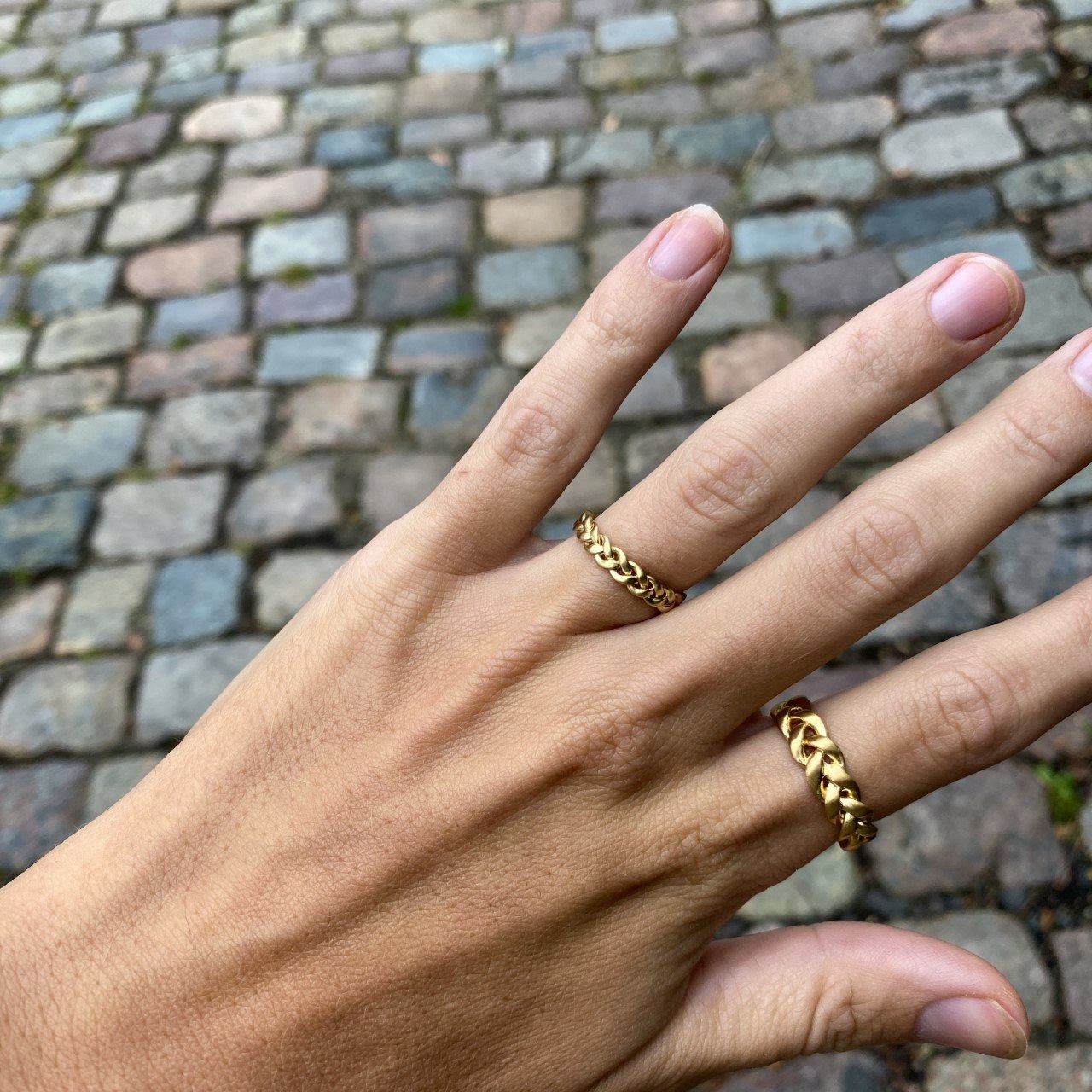 Medium Braided Ring fra Jane Kønig i Forgylt-Sølv Sterling 925