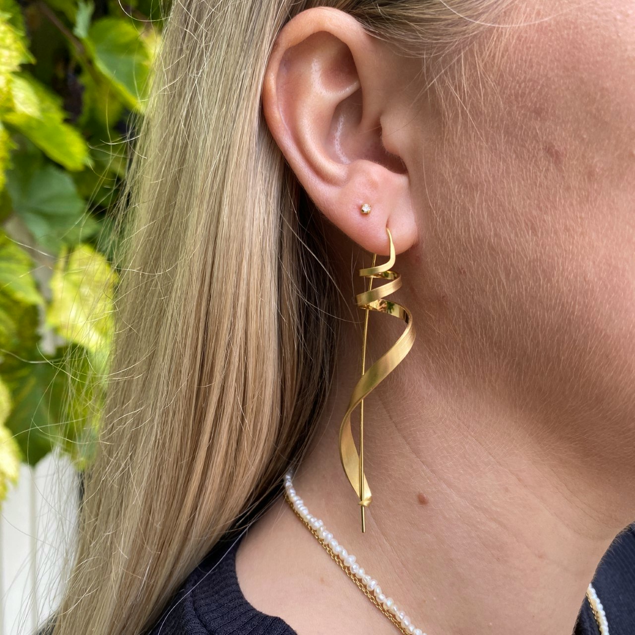 Ringlet Earring Left fra Jane Kønig i Forgyldt-Sølv Sterling 925