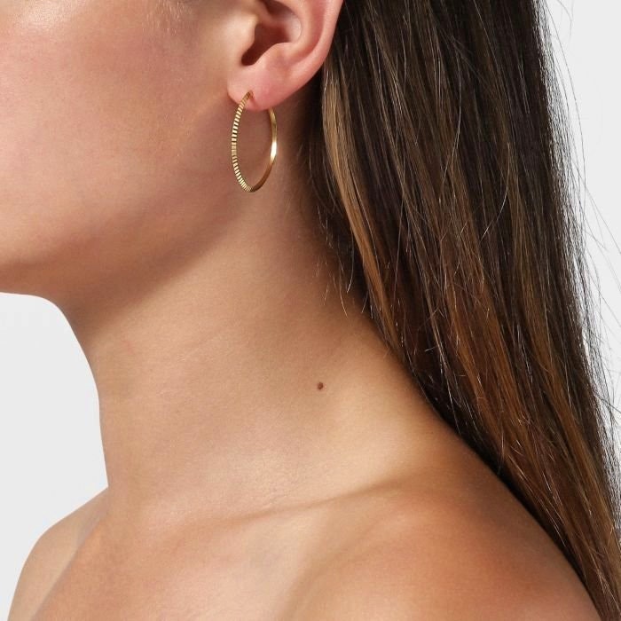 Reflection Midi Hoop fra Jane Kønig i Forgylt-Sølv Sterling 925