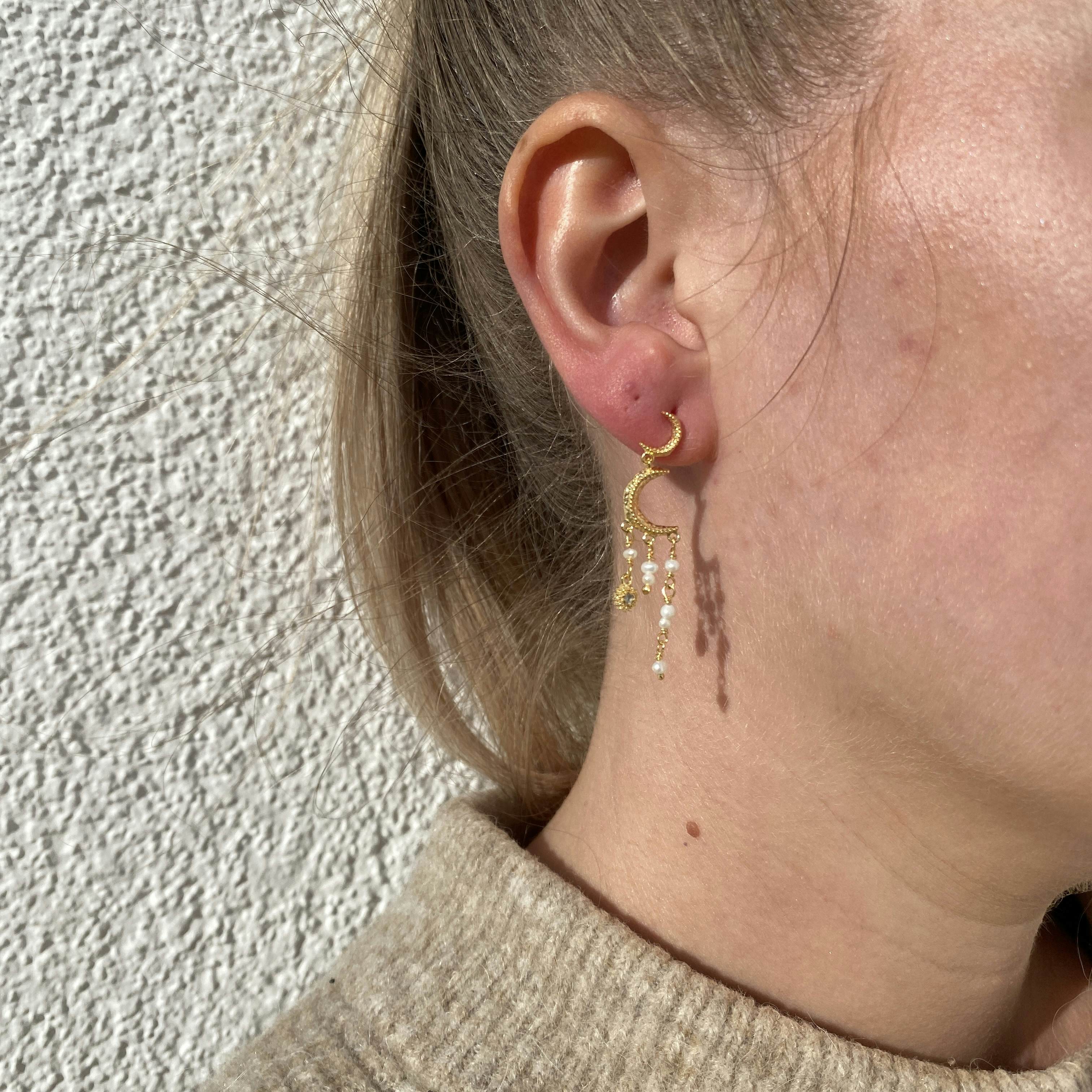 Astrea Earrings von Maanesten in Vergoldet-Silber Sterling 925