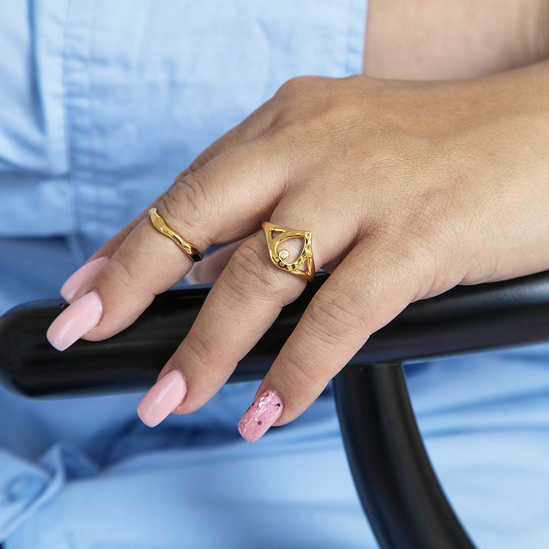Cecilie Schmeichel Ring Izabel Camille:stä Hopea Sterling 925:ssä}