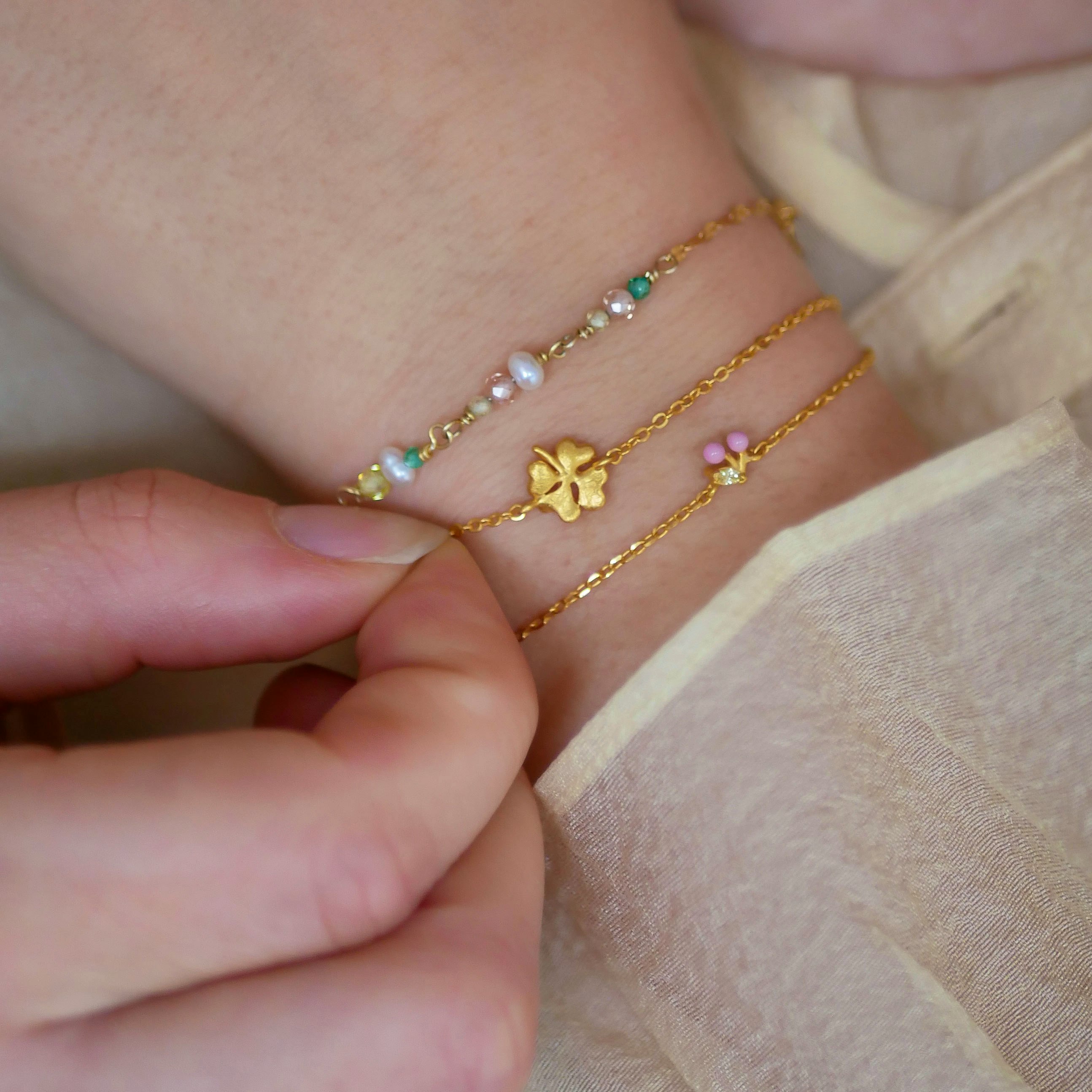 Organic Clover Bracelet von Enamel Copenhagen in Vergoldet-Silber Sterling 925
