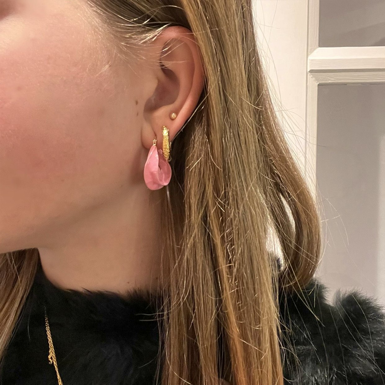 Africa Enamel Earrings Baby Pink