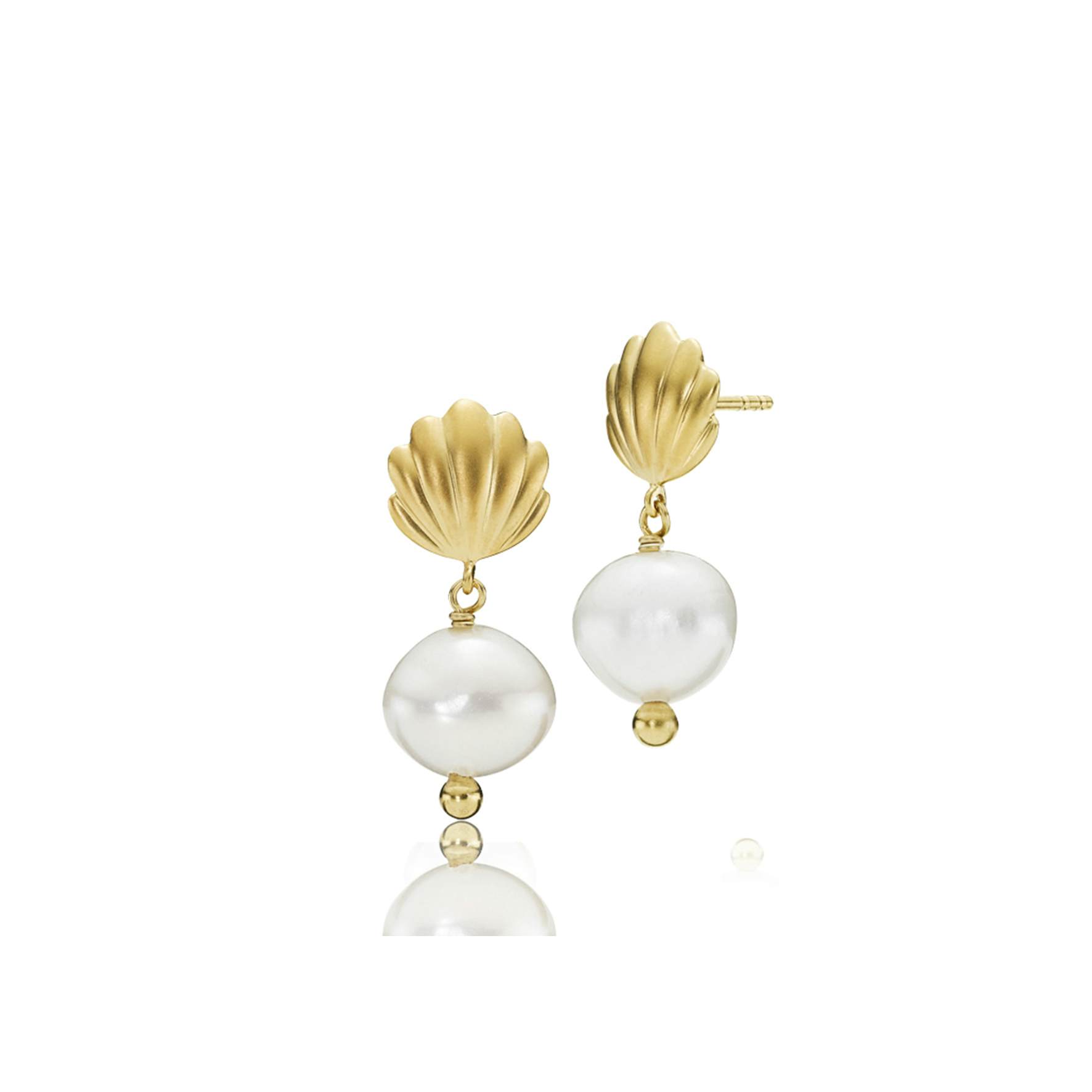 Isabella White Earrings von Izabel Camille in Vergoldet-Silber Sterling 925|Freshwater Pearl